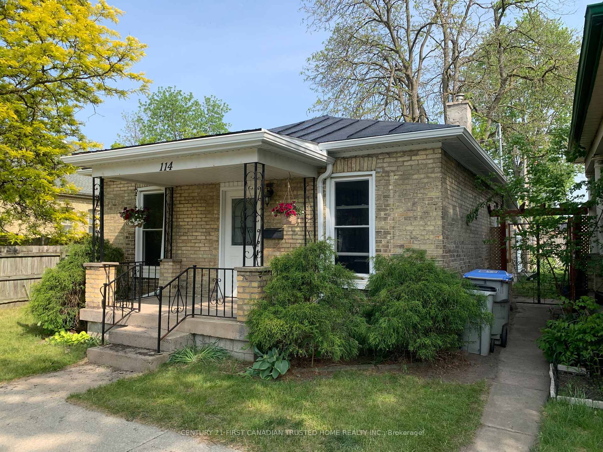 Photo 1 of 114 Front Street W, Strathroy-Caradoc, NW — HOMEH