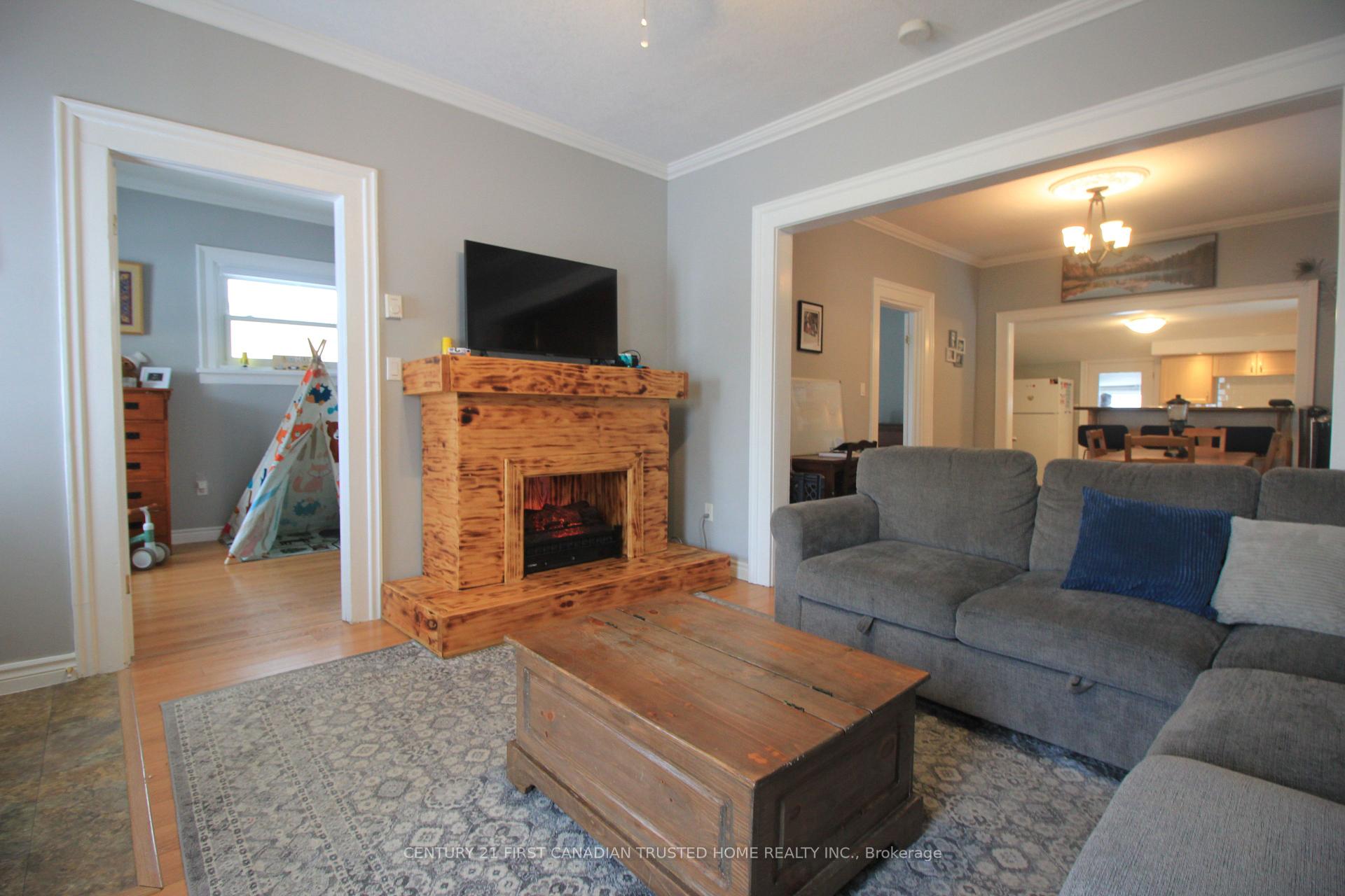 Photo 8 of 114 Front Street W, Strathroy-Caradoc, NW — HOMEH