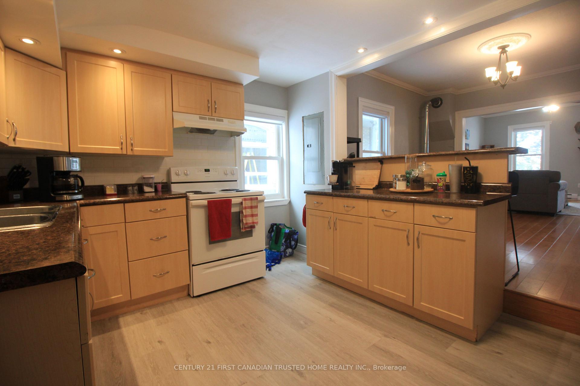 Photo 12 of 114 Front Street W, Strathroy-Caradoc, NW — HOMEH