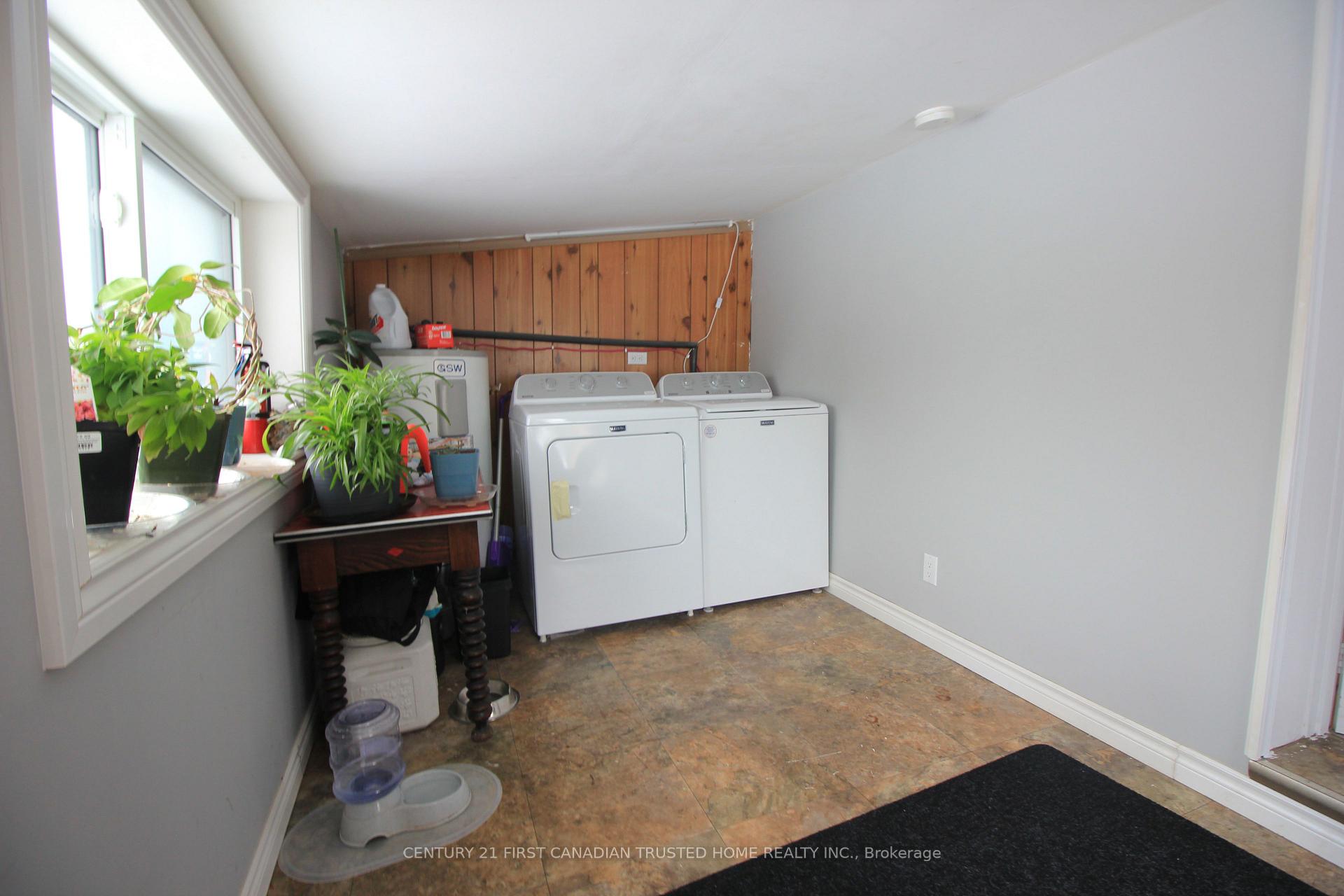 Photo 24 of 114 Front Street W, Strathroy-Caradoc, NW — HOMEH