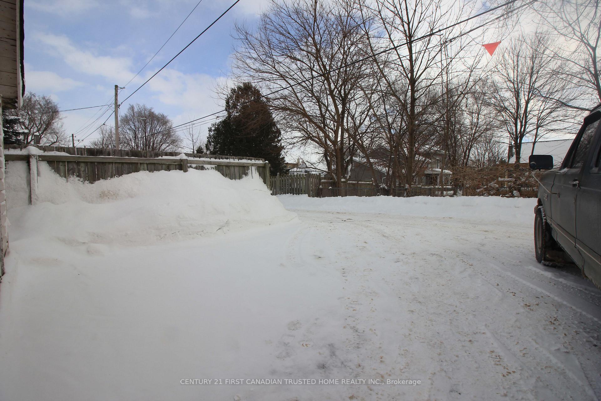 Photo 39 of 114 Front Street W, Strathroy-Caradoc, NW — HOMEH