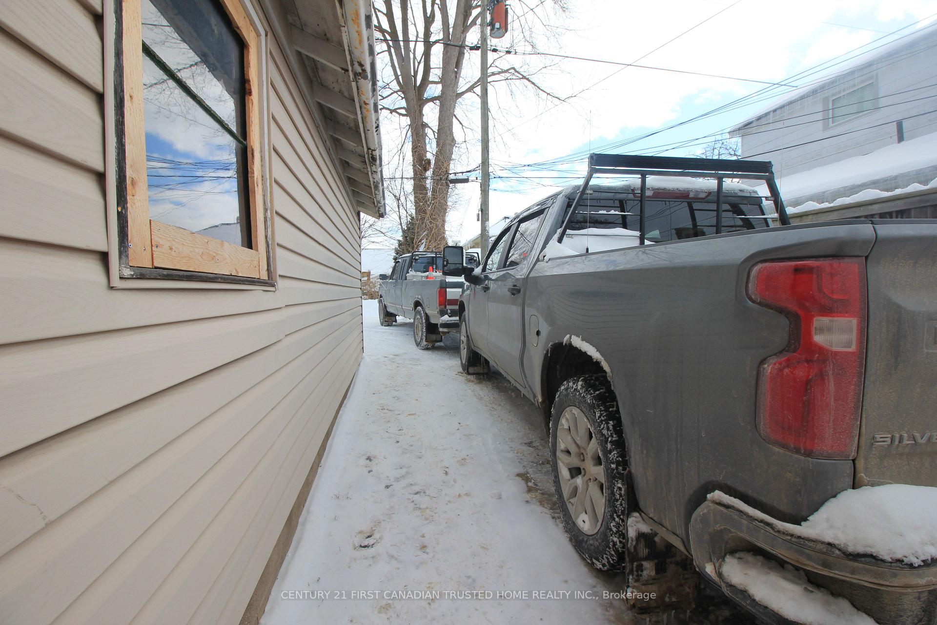 Photo 40 of 114 Front Street W, Strathroy-Caradoc, NW — HOMEH