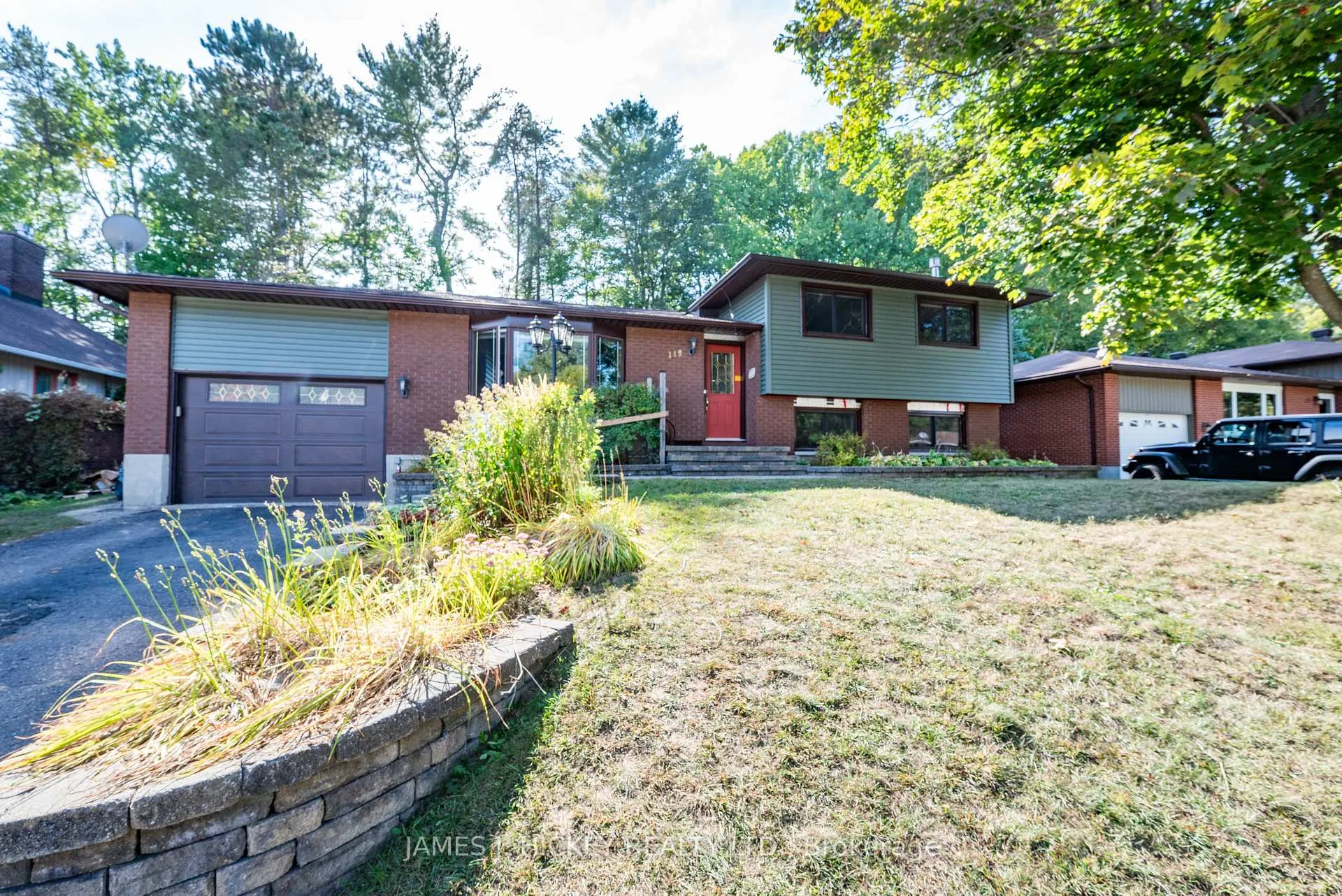 Photo 1 of 119 Frontenac Crescent, Deep River — HOMEH