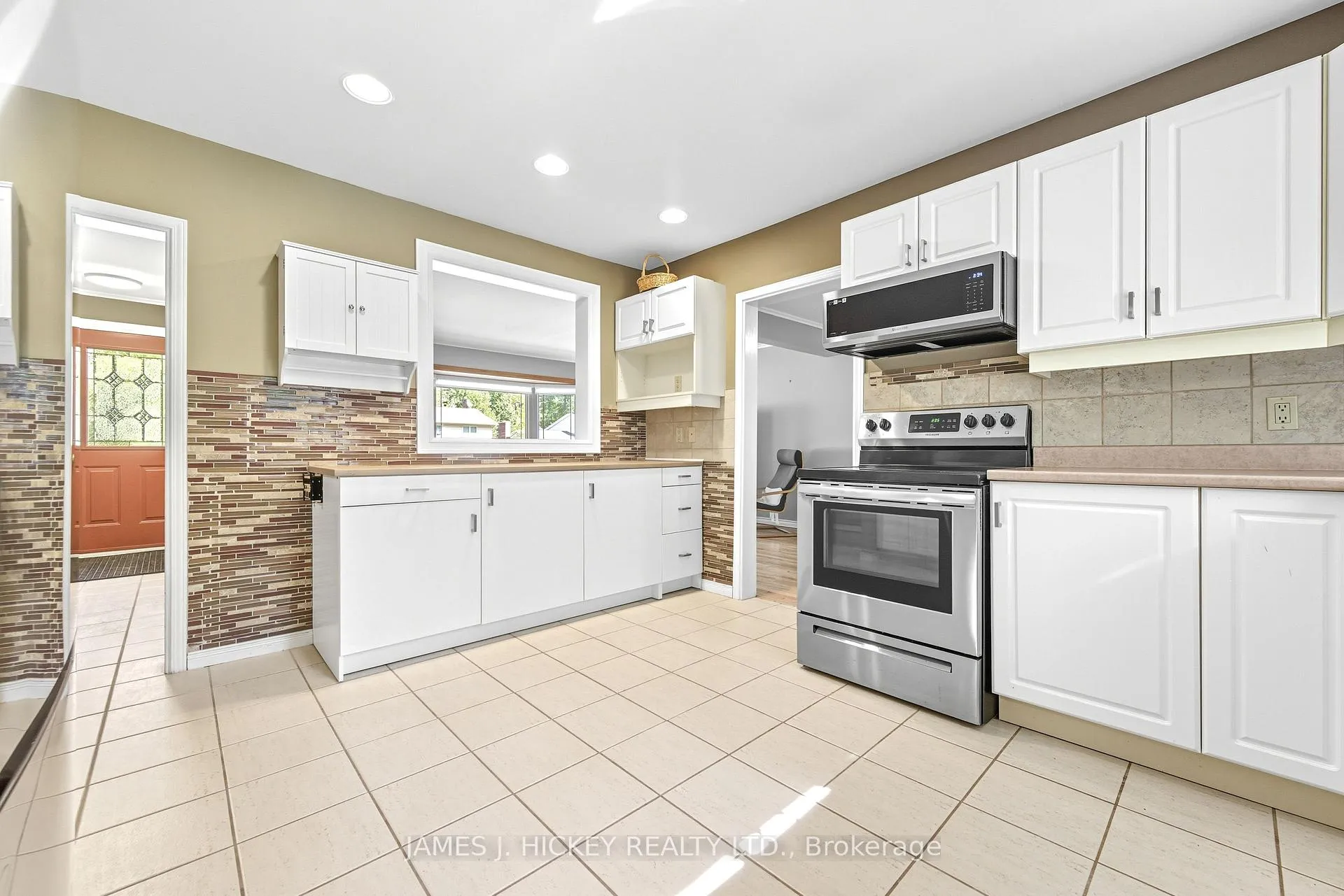 Photo 5 of 119 Frontenac Crescent, Deep River — HOMEH