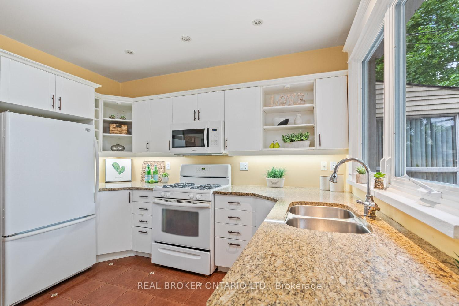 Photo 11 of 23 Muriel Avenue, Toronto, Danforth — HOMEH
