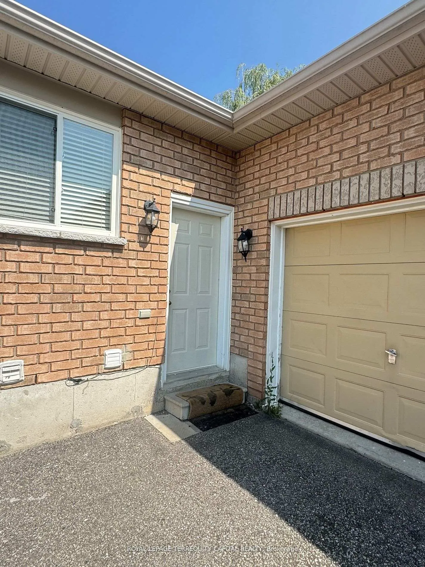 Photo 2 of 27 Watson Drive, Barrie, East Bayfield — HOMEH