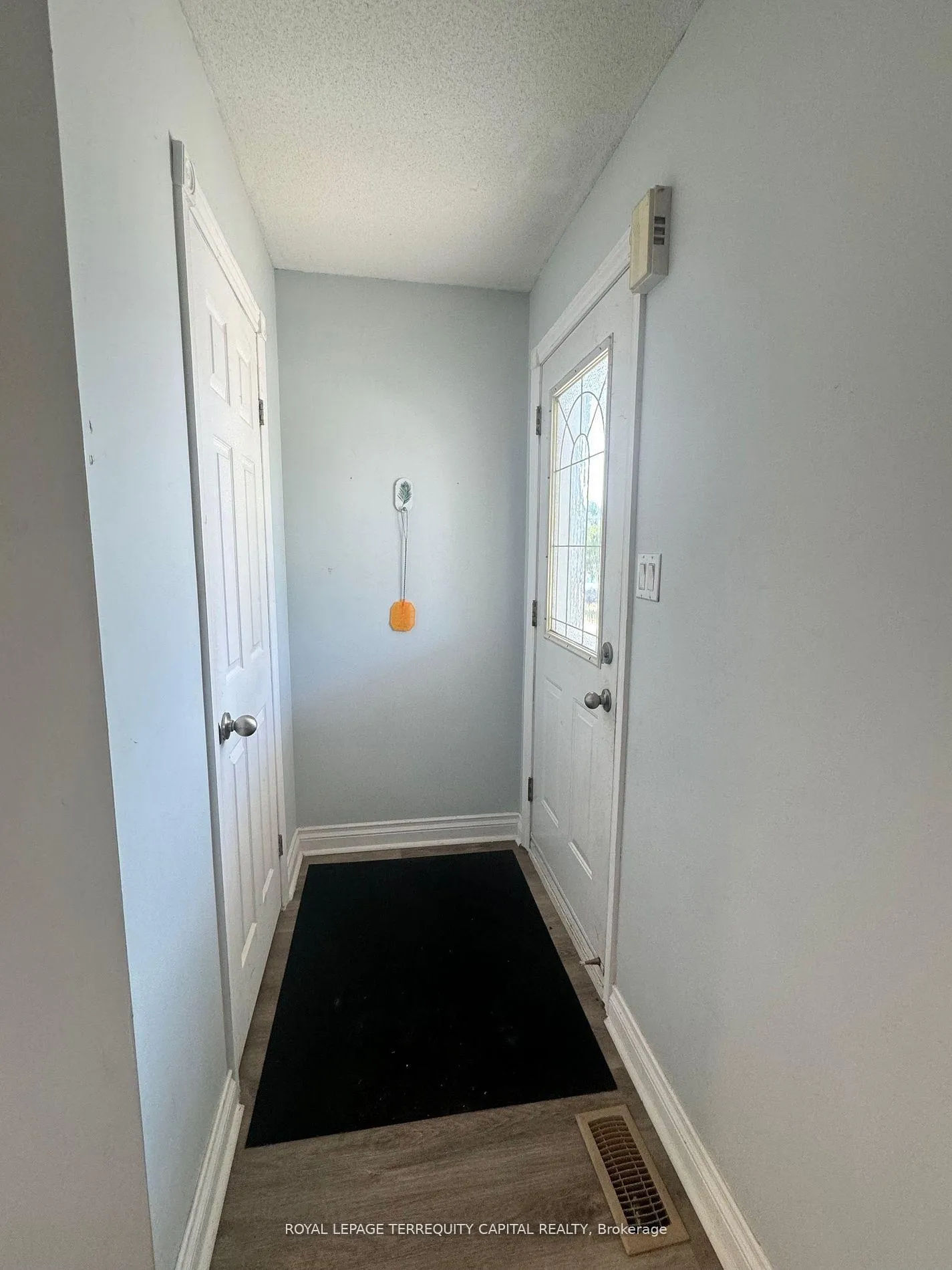 Photo 7 of 27 Watson Drive, Barrie, East Bayfield — HOMEH