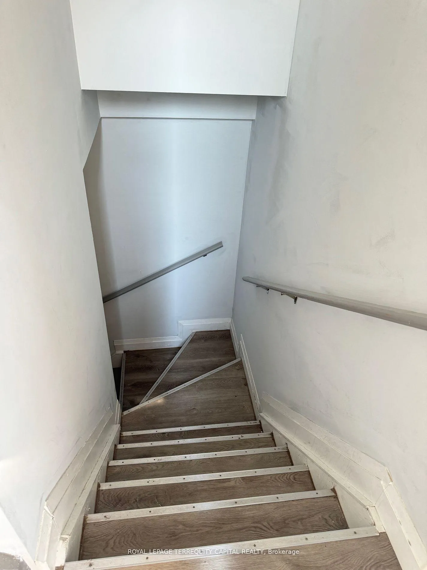 Photo 10 of 27 Watson Drive, Barrie, East Bayfield — HOMEH