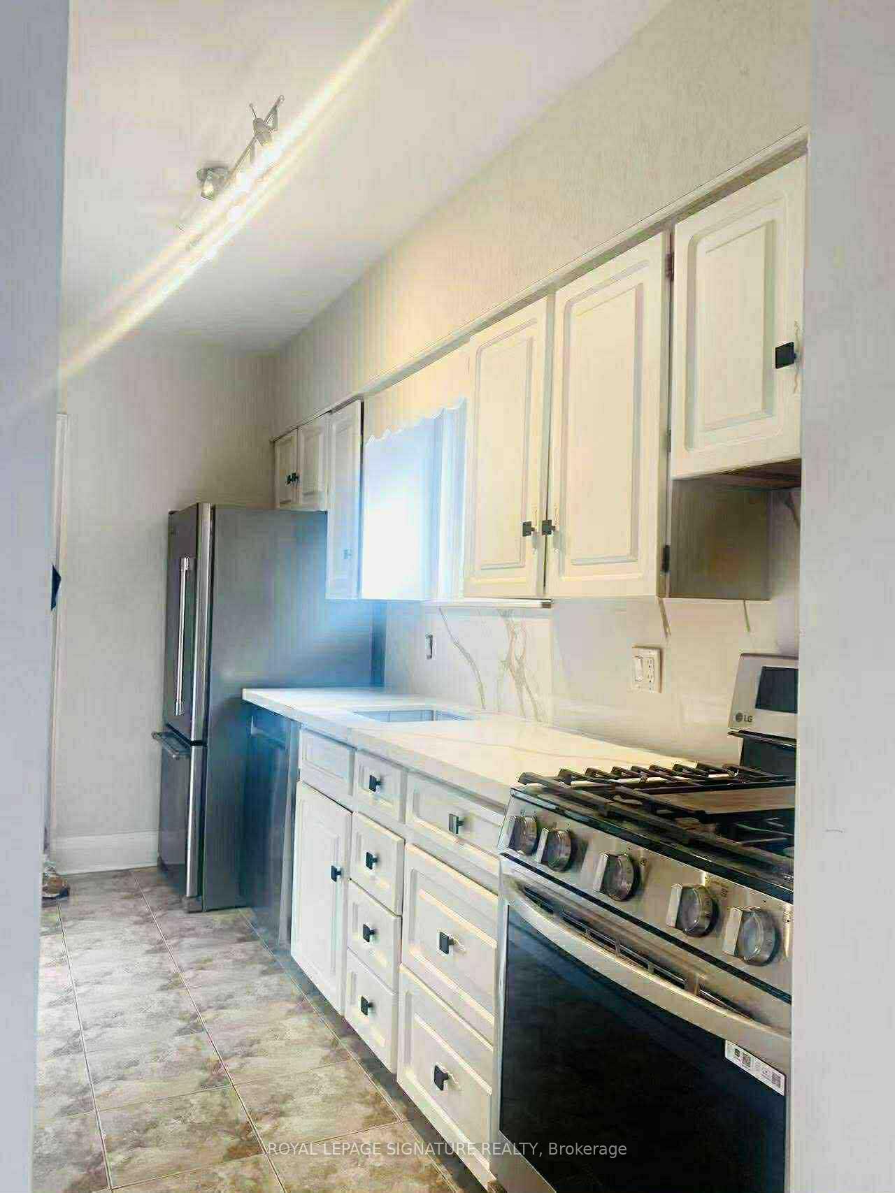 Photo 3 of Unit GF + 2F, 166 Chaplin Crescent, Toronto, Forest Hill South — HOMEH