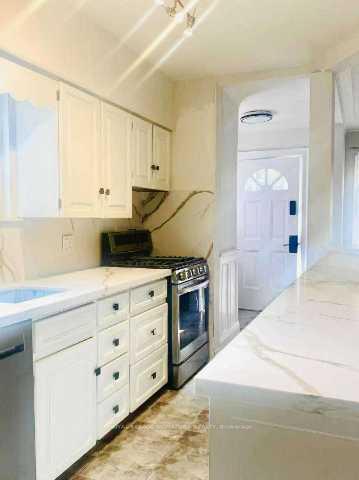 Photo 4 of Unit GF + 2F, 166 Chaplin Crescent, Toronto, Forest Hill South — HOMEH