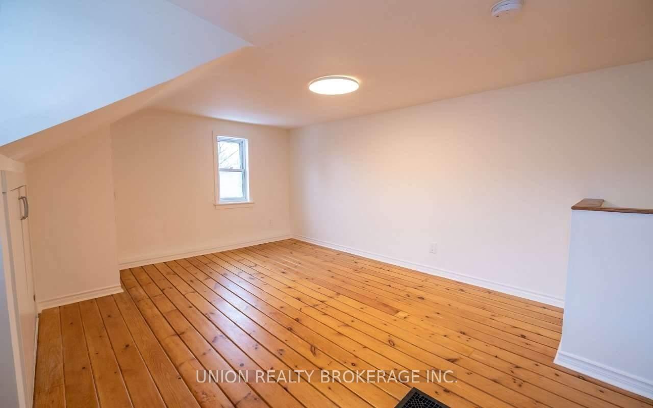 Photo 7 of Unit Upper, 368 Main Street, Toronto, Woodbine-Lumsden — HOMEH