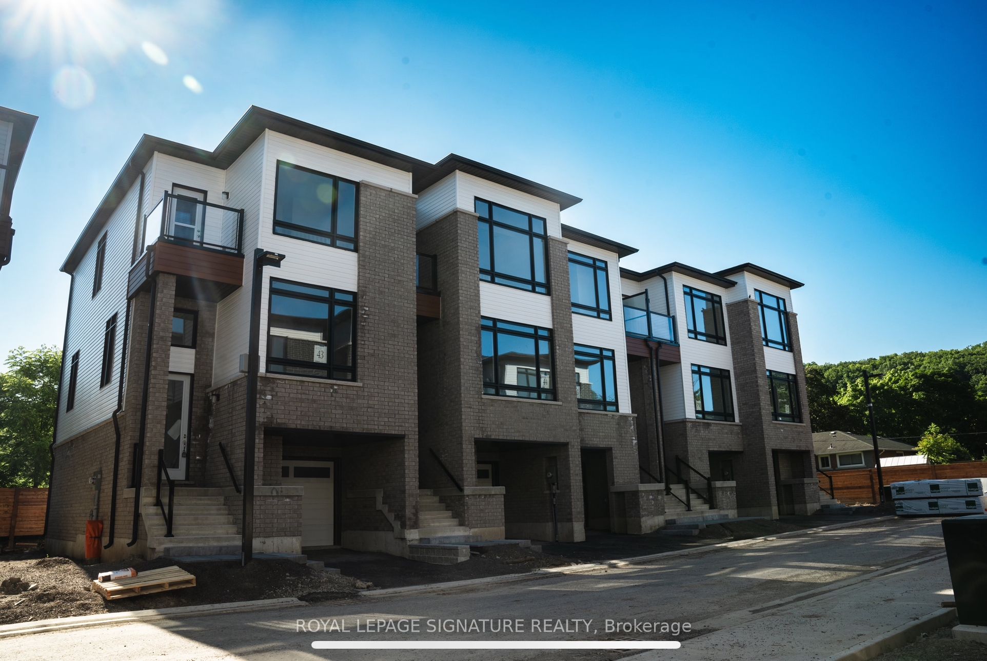 Photo 2 of Unit 44, 150 Glendale Avenue, Toronto, High Park-Swansea — HOMEH