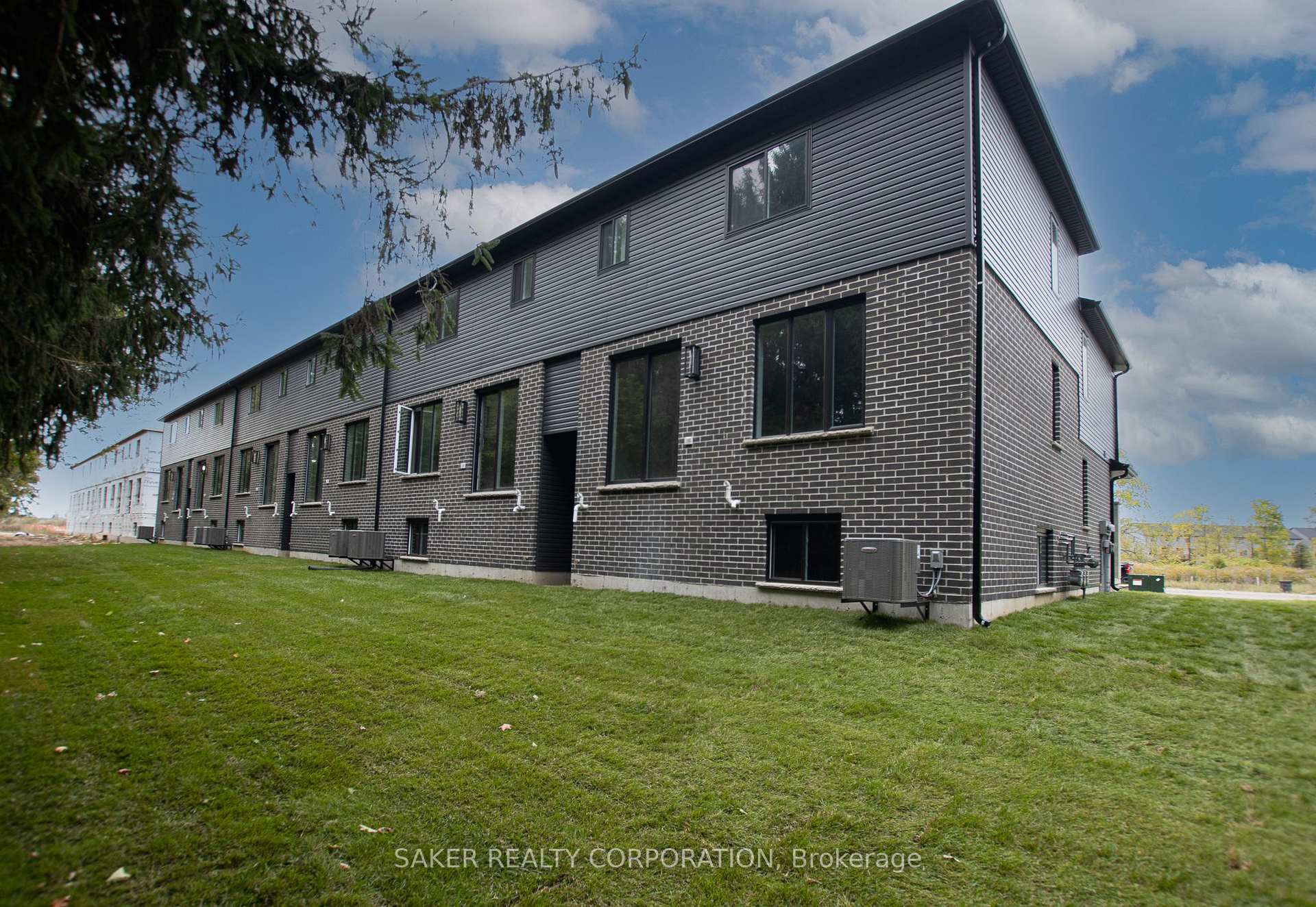 Photo 3 of 593 Regent Street, Strathroy-Caradoc, Mount Brydges — HOMEH