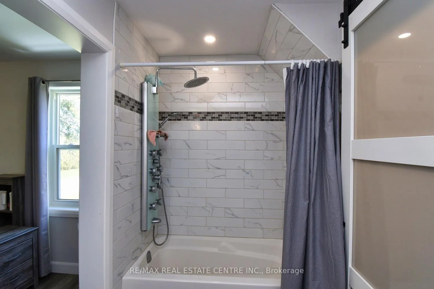 Photo 18 of 1364 Thompson Road E, Norfolk, Villa Nova — HOMEH