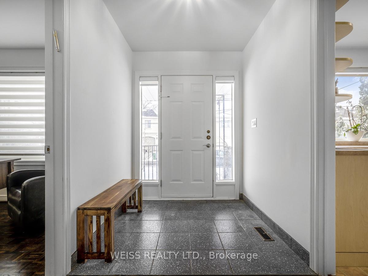 Photo 4 of 98 Frontenac Avenue, Toronto, Bedford Park-Nortown — HOMEH
