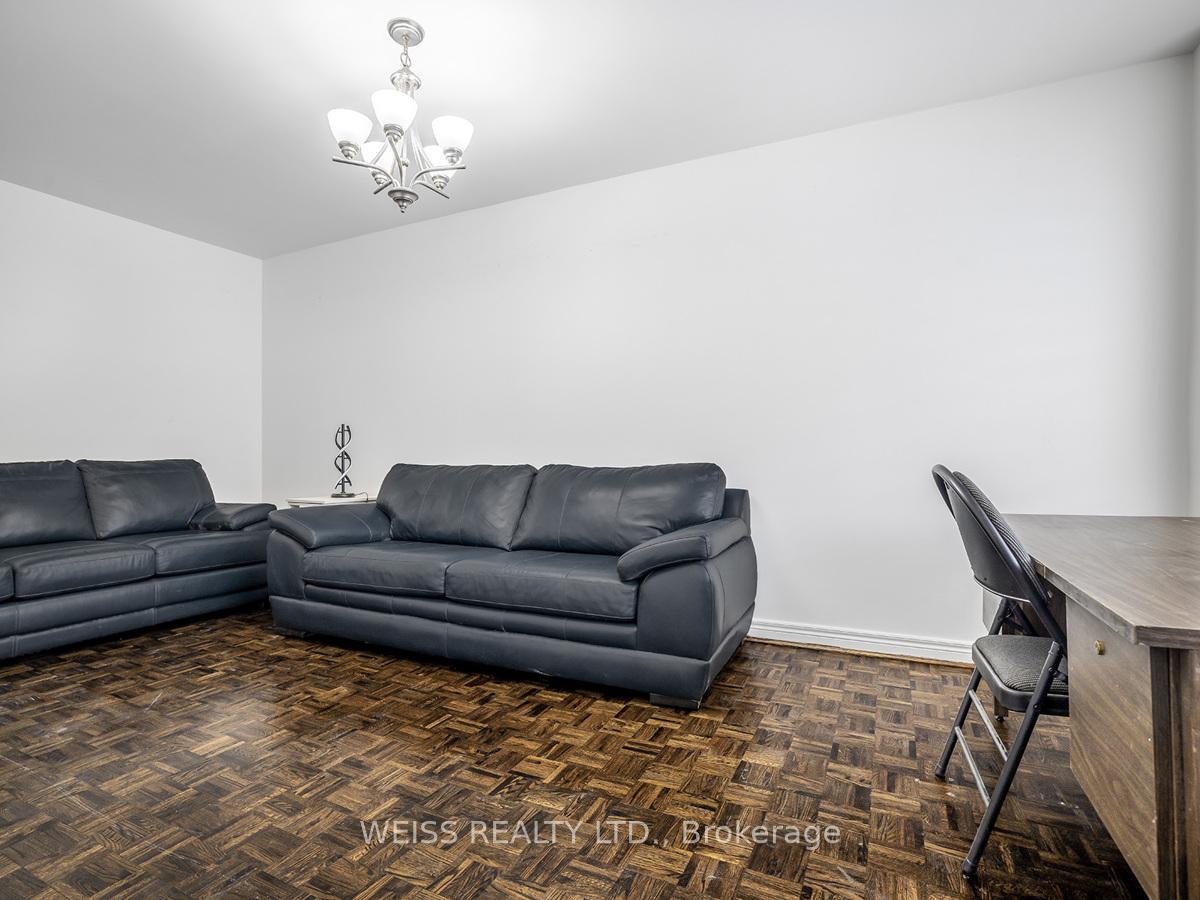 Photo 7 of 98 Frontenac Avenue, Toronto, Bedford Park-Nortown — HOMEH