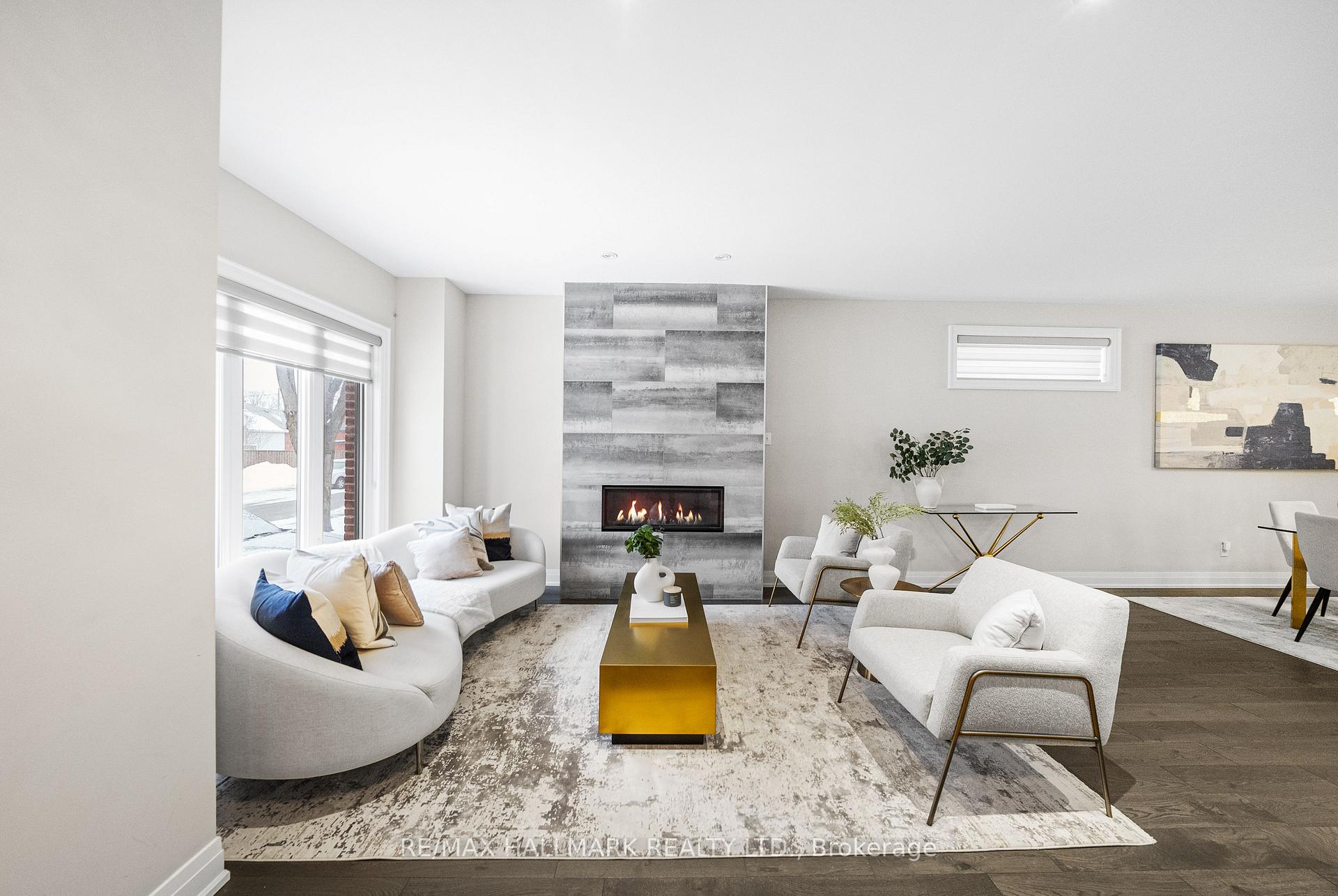 Photo 3 of 23 Roblin Avenue, Toronto, East York — HOMEH