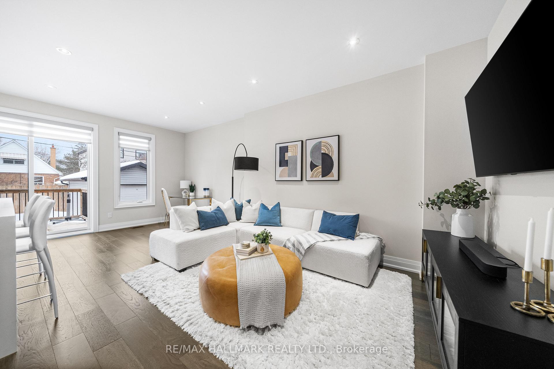 Photo 12 of 23 Roblin Avenue, Toronto, East York — HOMEH