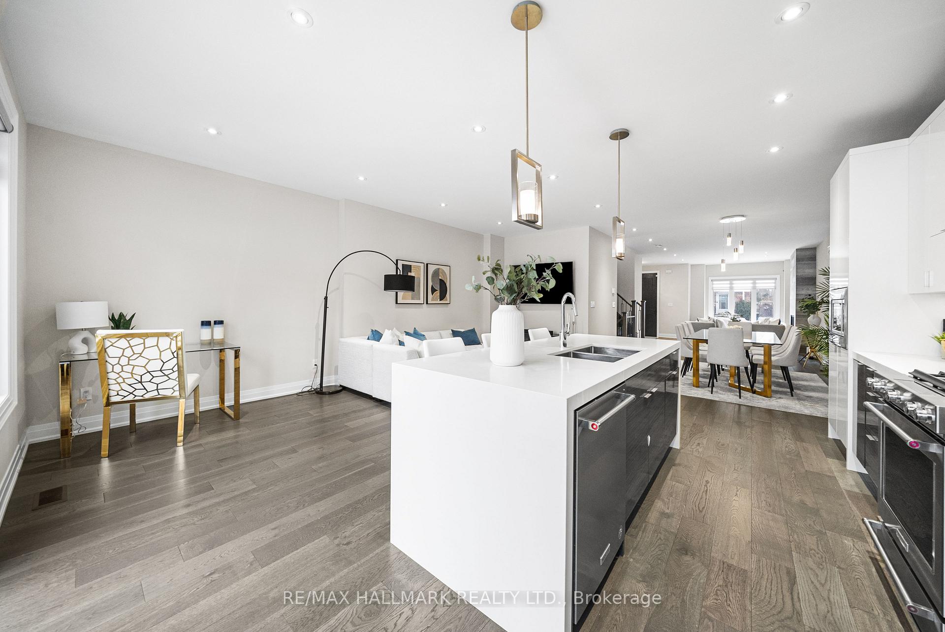 Photo 15 of 23 Roblin Avenue, Toronto, East York — HOMEH