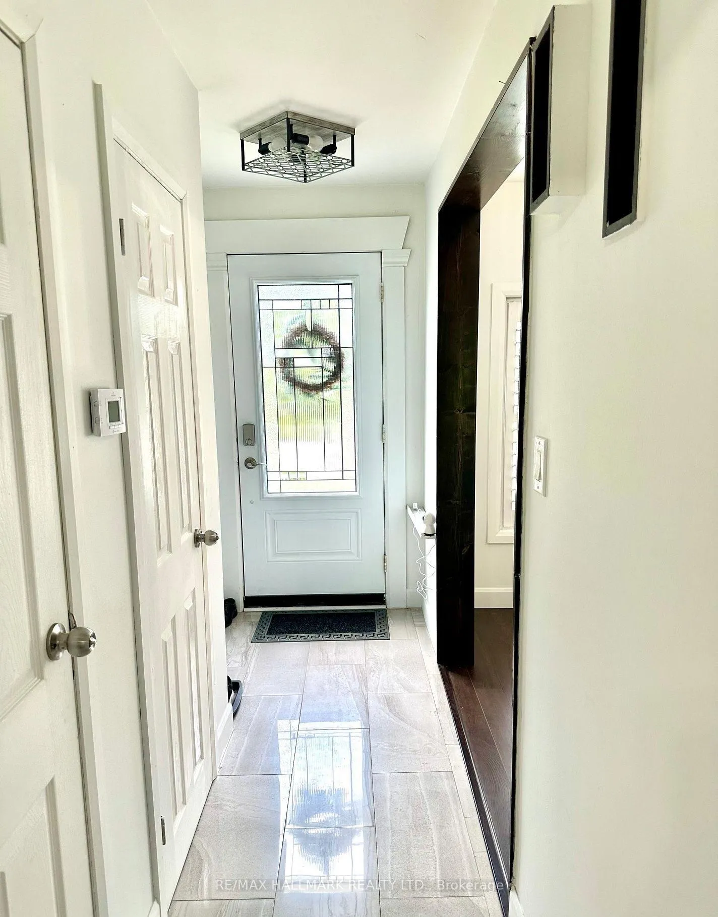 Photo 2 of 19 Richardson Drive, Aurora, Aurora Highlands — HOMEH