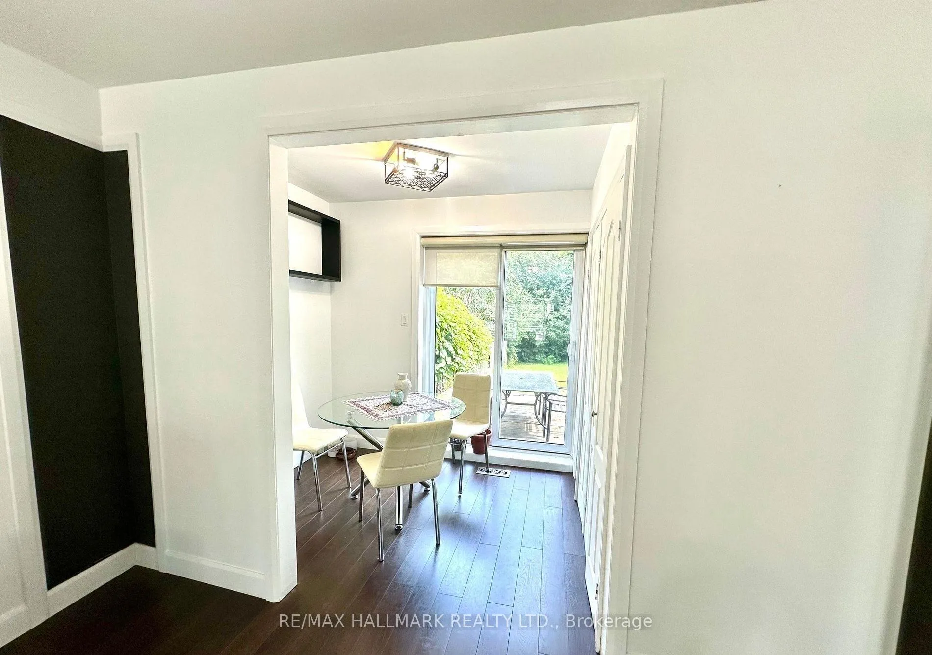 Photo 5 of 19 Richardson Drive, Aurora, Aurora Highlands — HOMEH
