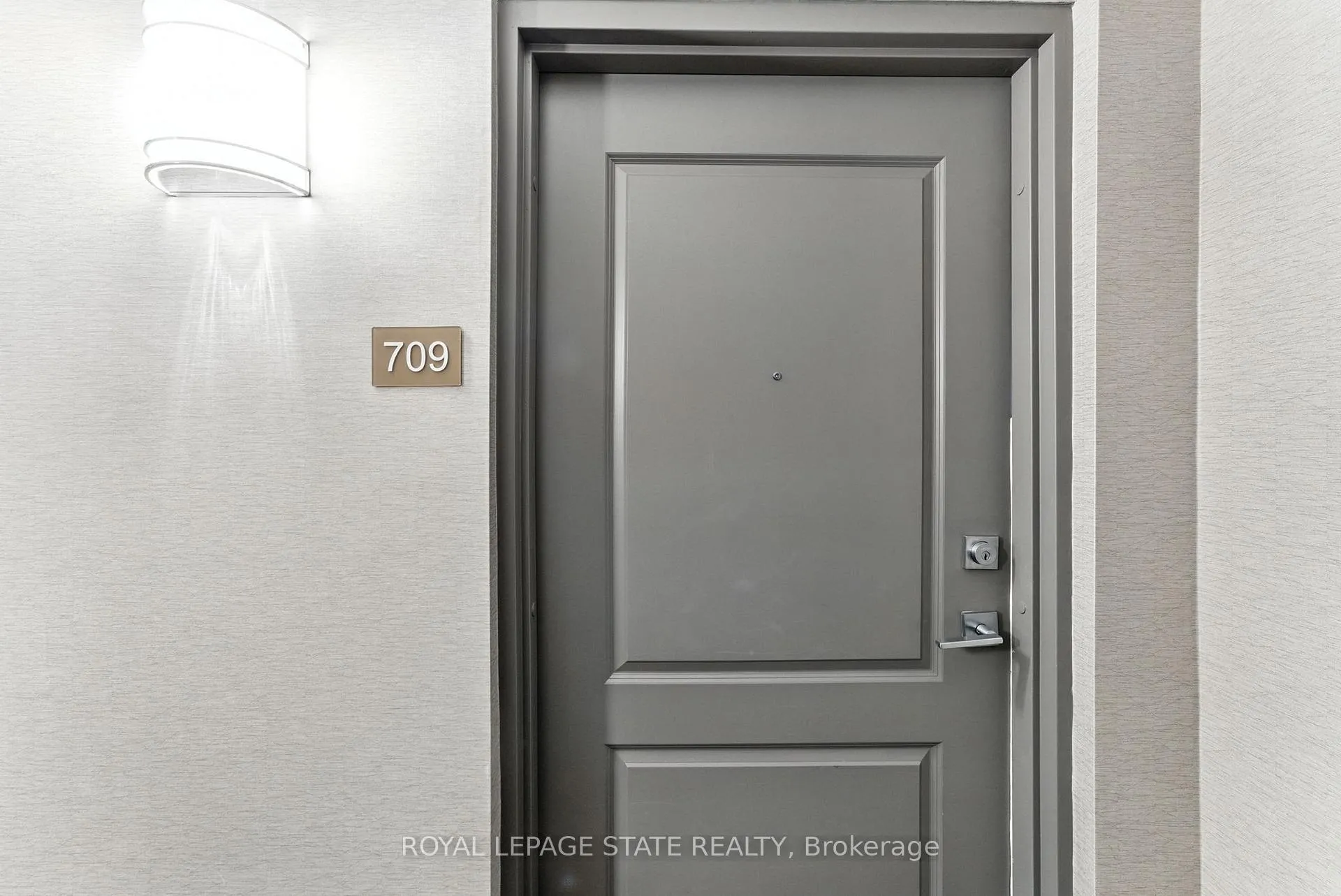 Photo 3 of Unit 709, 81 Robinson Street, Hamilton, Durand — HOMEH