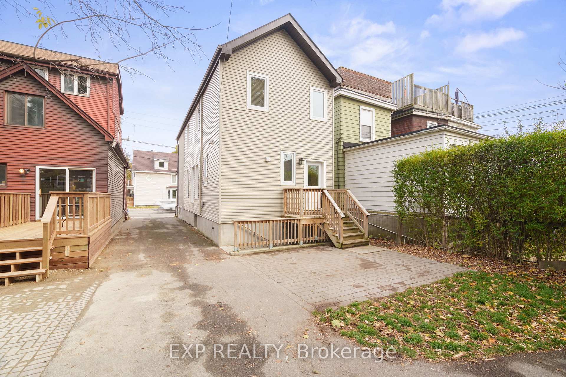 Photo 10 of 16 Coxwell Avenue, Toronto, Greenwood-Coxwell — HOMEH