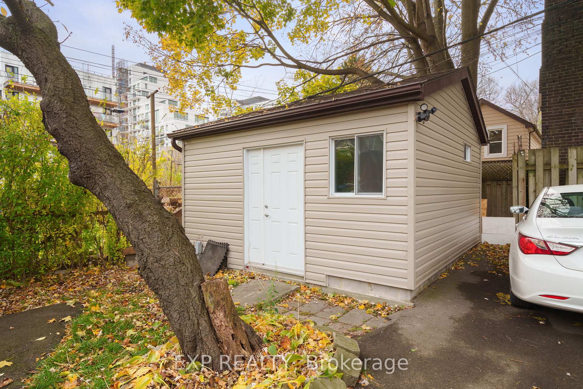 Photo 12 of 16 Coxwell Avenue, Toronto, Greenwood-Coxwell — HOMEH