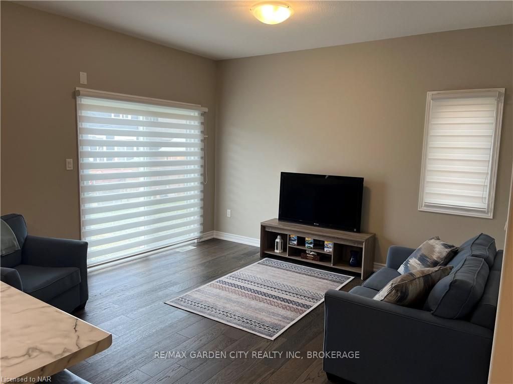 Photo 4 of 24 Lamb Crescent, Thorold, Hurricane/Merrittville — HOMEH