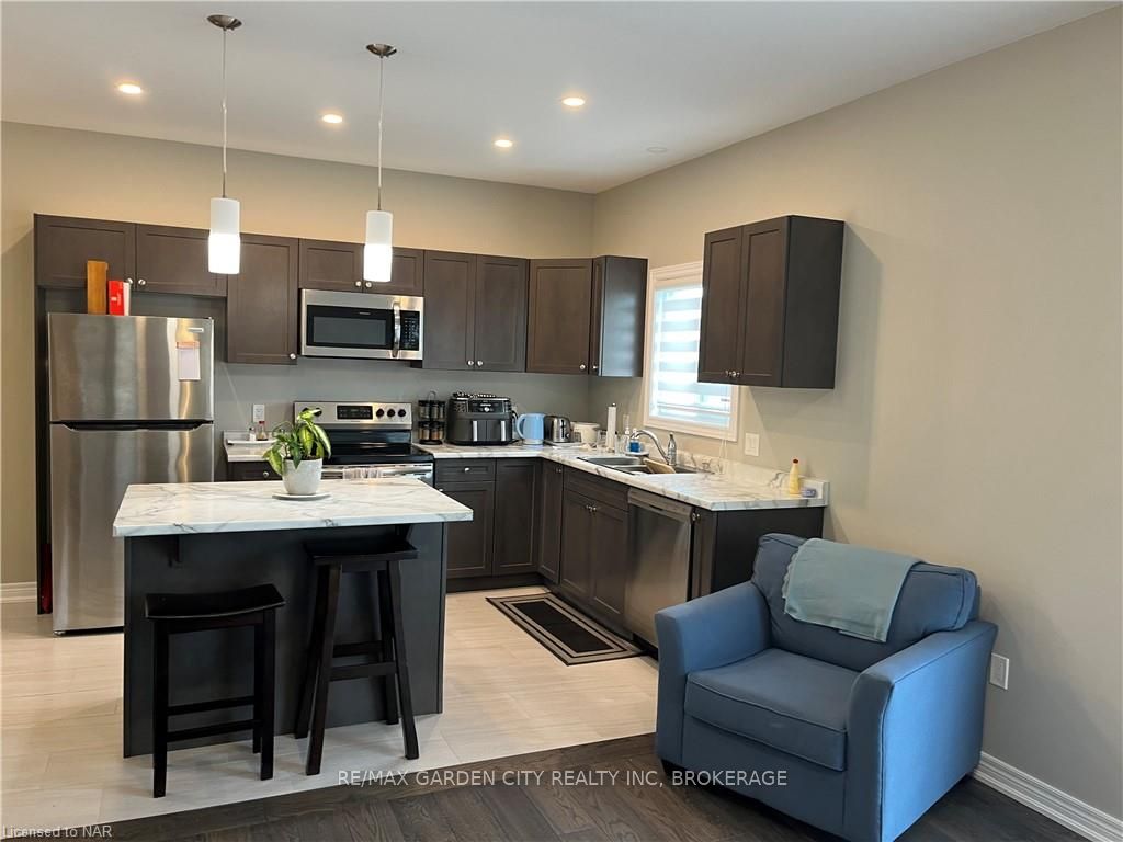 Photo 5 of 24 Lamb Crescent, Thorold, Hurricane/Merrittville — HOMEH