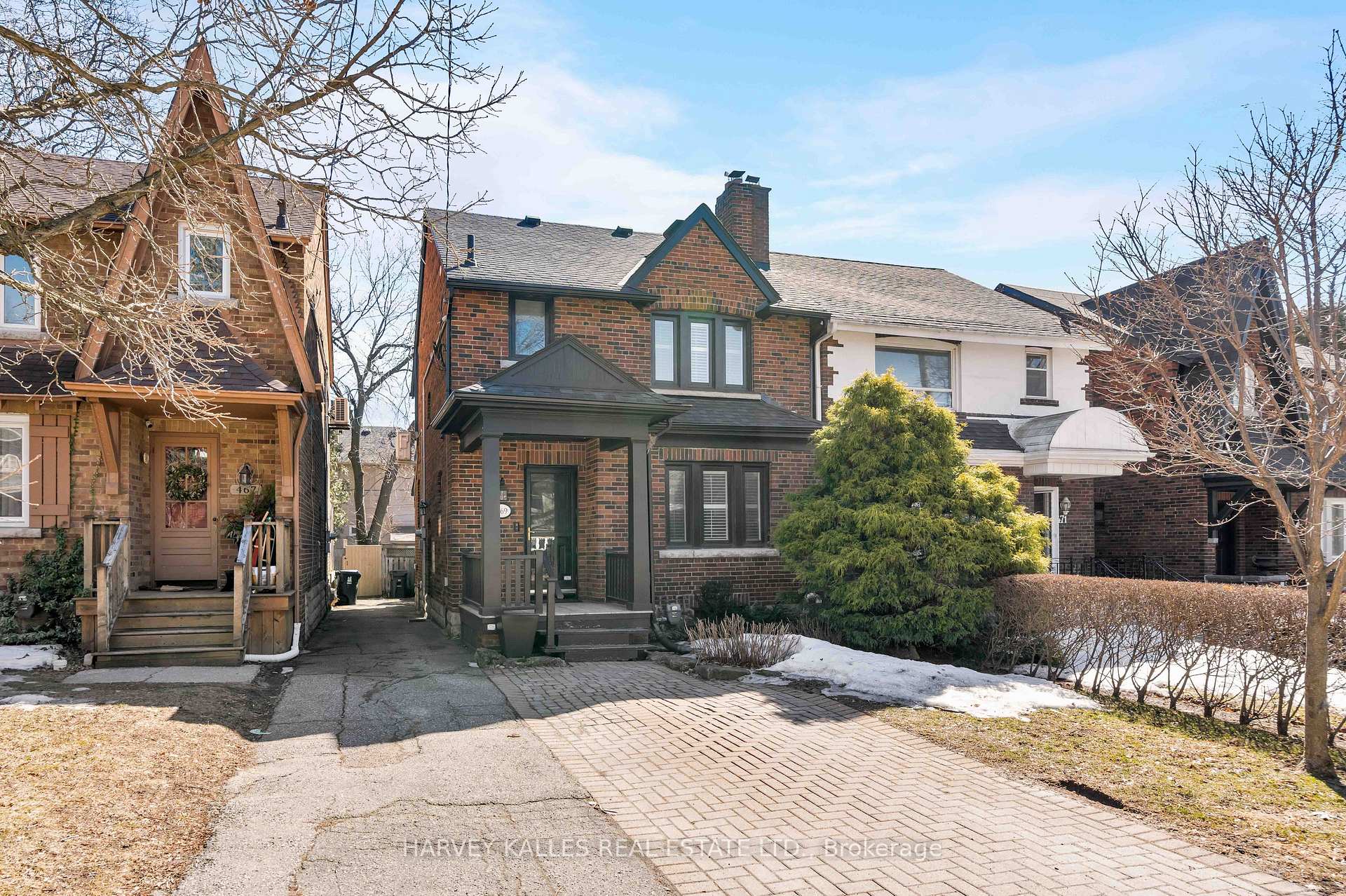 Front of 469 Roselawn Avenue