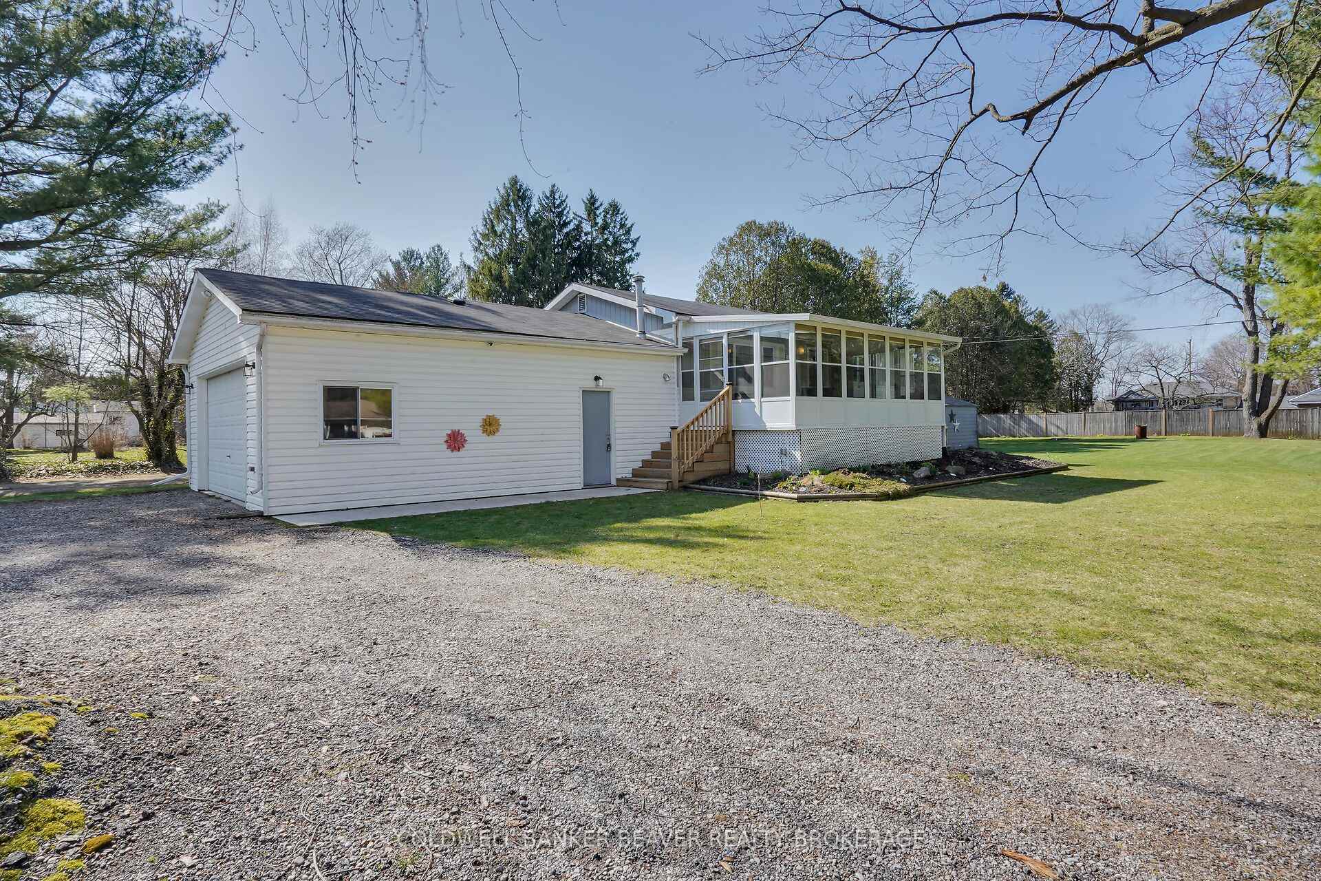 Photo 3 of 2155 Mockingbird Street, Strathroy-Caradoc, Campbellvale — HOMEH