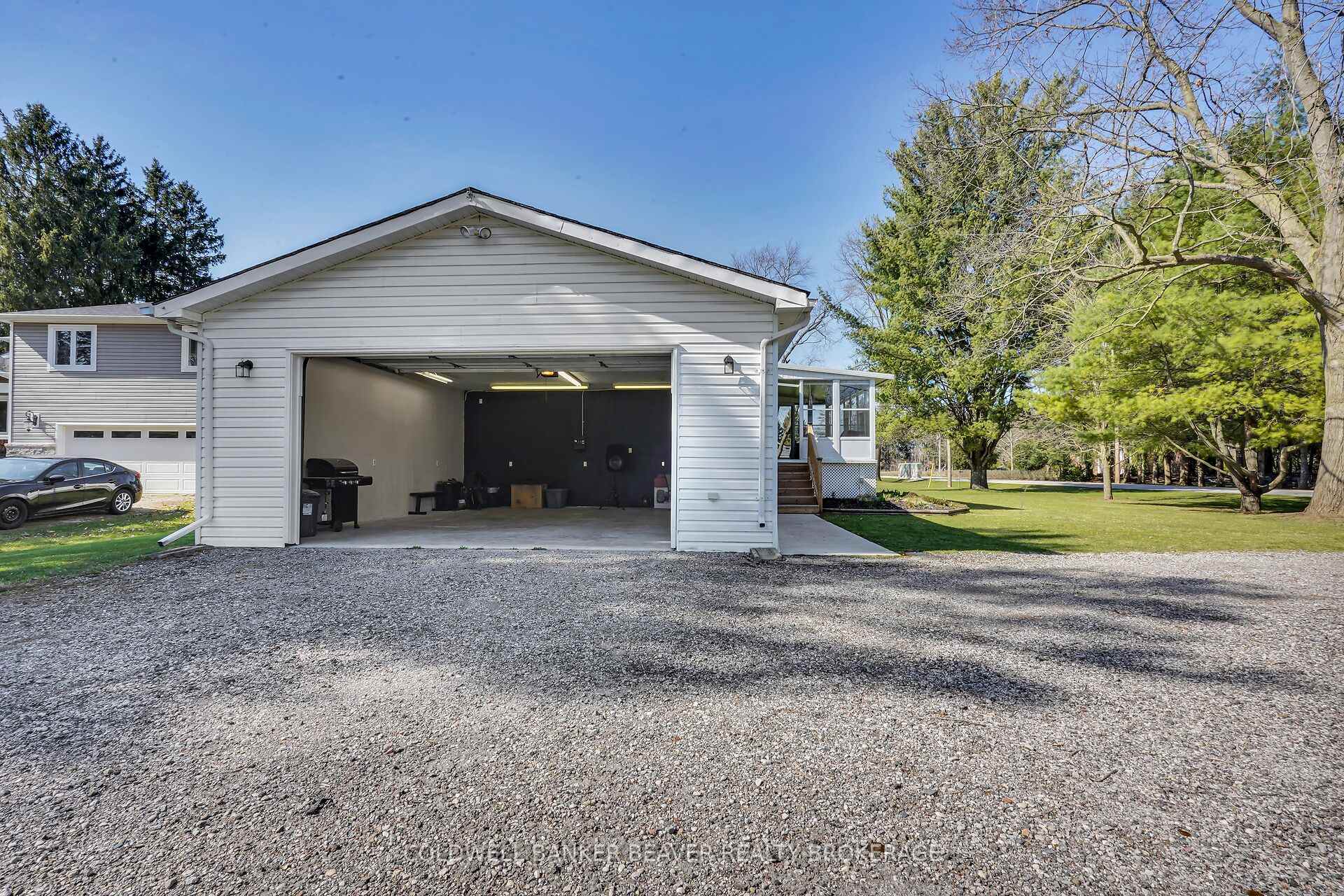 Photo 5 of 2155 Mockingbird Street, Strathroy-Caradoc, Campbellvale — HOMEH