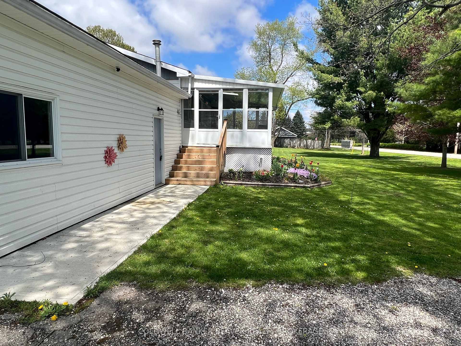 Photo 9 of 2155 Mockingbird Street, Strathroy-Caradoc, Campbellvale — HOMEH
