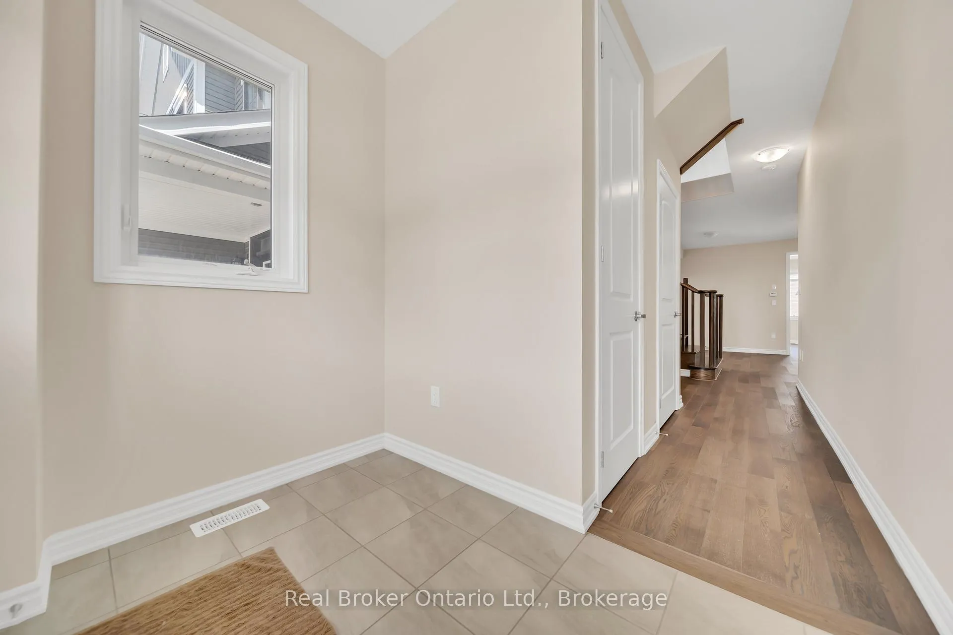 Photo 4 of 216 Vanilla Trail, Thorold, Rolling Meadows — HOMEH