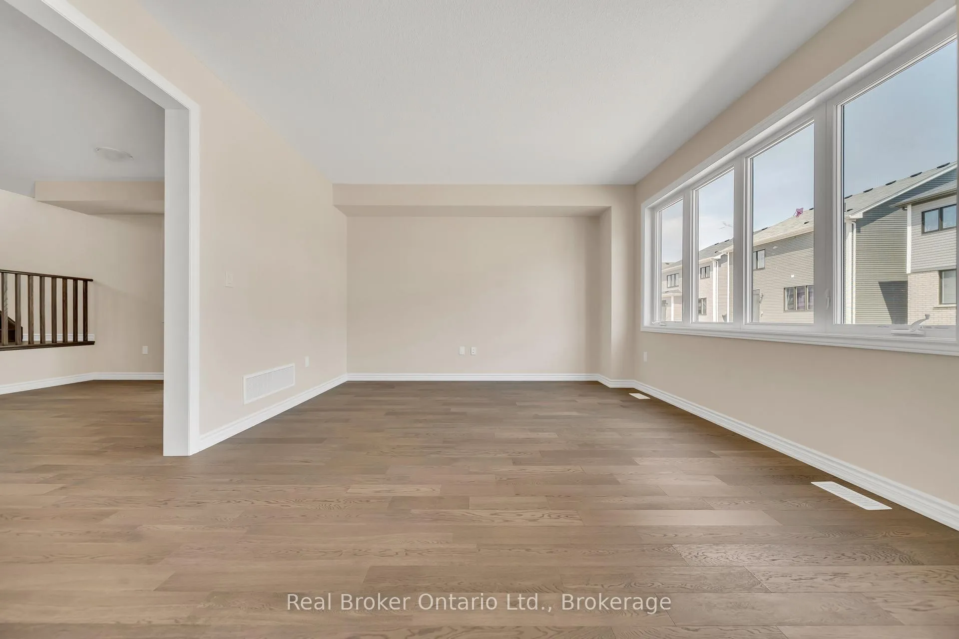 Photo 10 of 216 Vanilla Trail, Thorold, Rolling Meadows — HOMEH