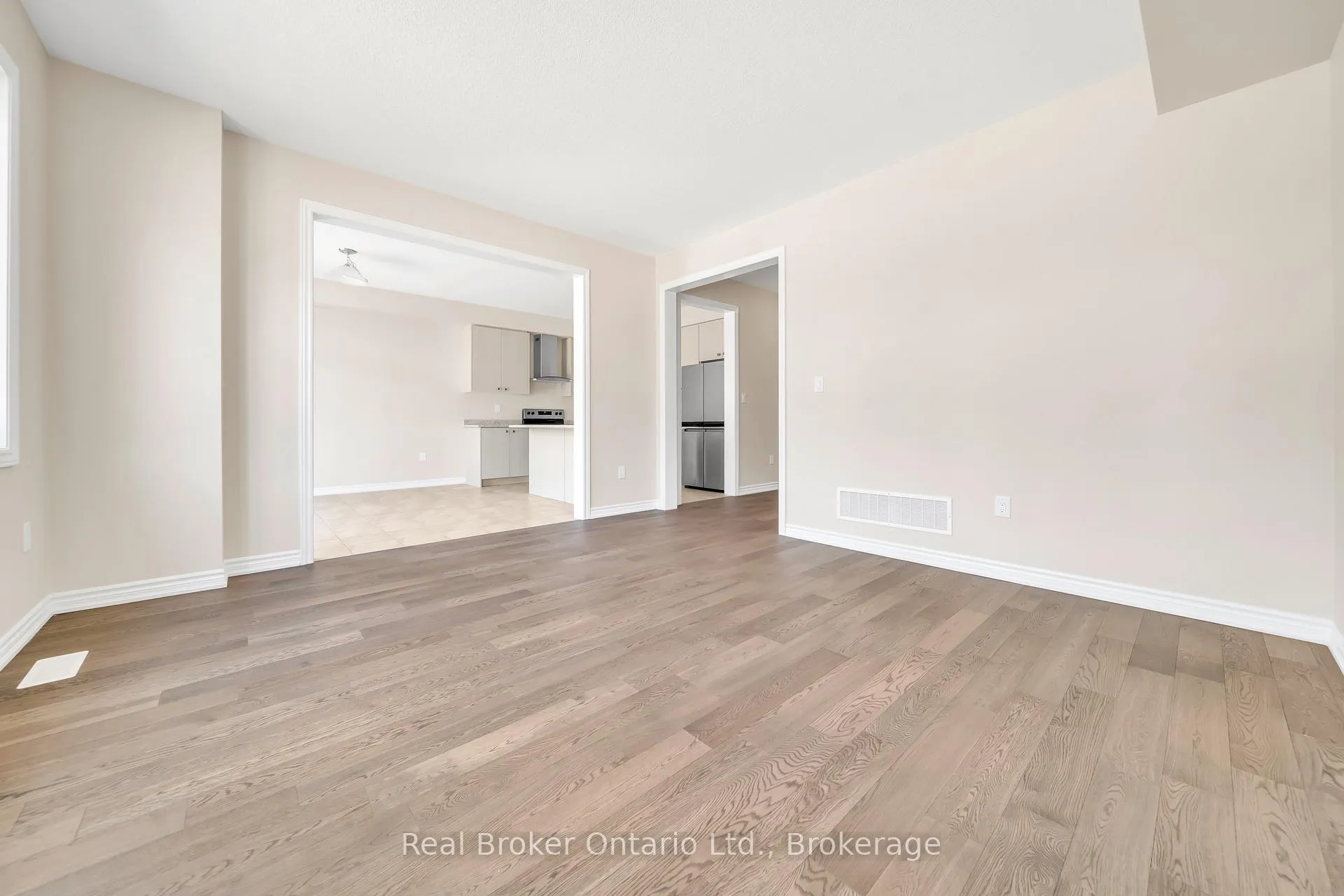 Photo 11 of 216 Vanilla Trail, Thorold, Rolling Meadows — HOMEH