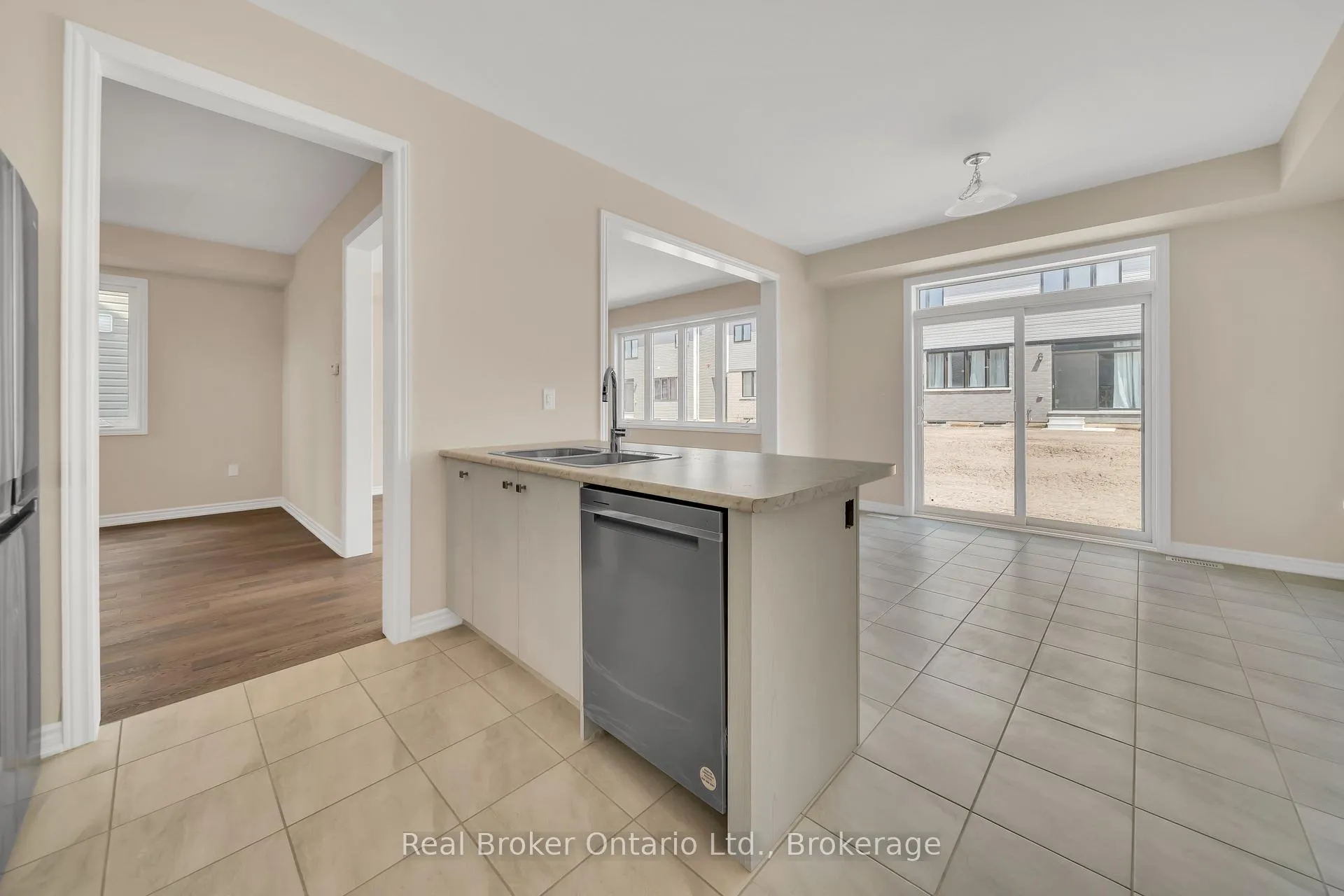 Photo 15 of 216 Vanilla Trail, Thorold, Rolling Meadows — HOMEH