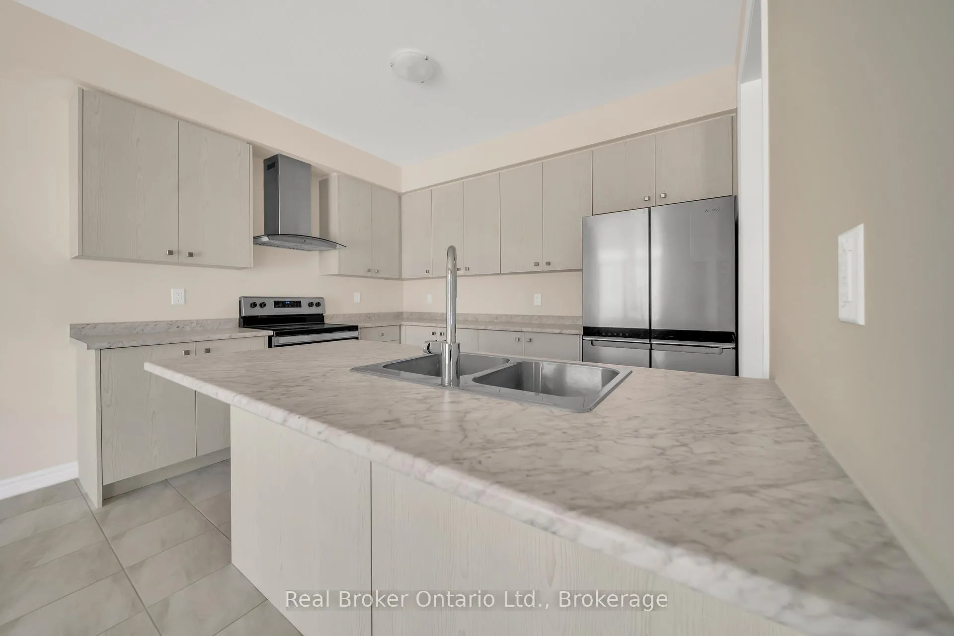 Photo 16 of 216 Vanilla Trail, Thorold, Rolling Meadows — HOMEH