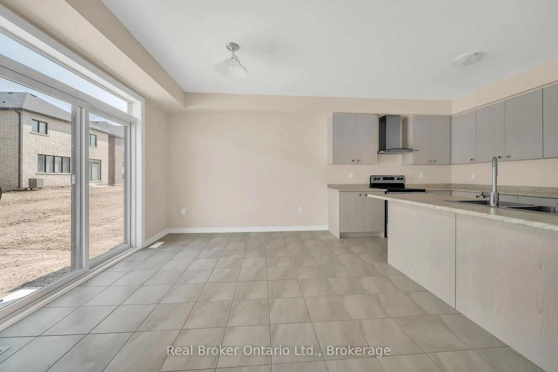 Photo 17 of 216 Vanilla Trail, Thorold, Rolling Meadows — HOMEH
