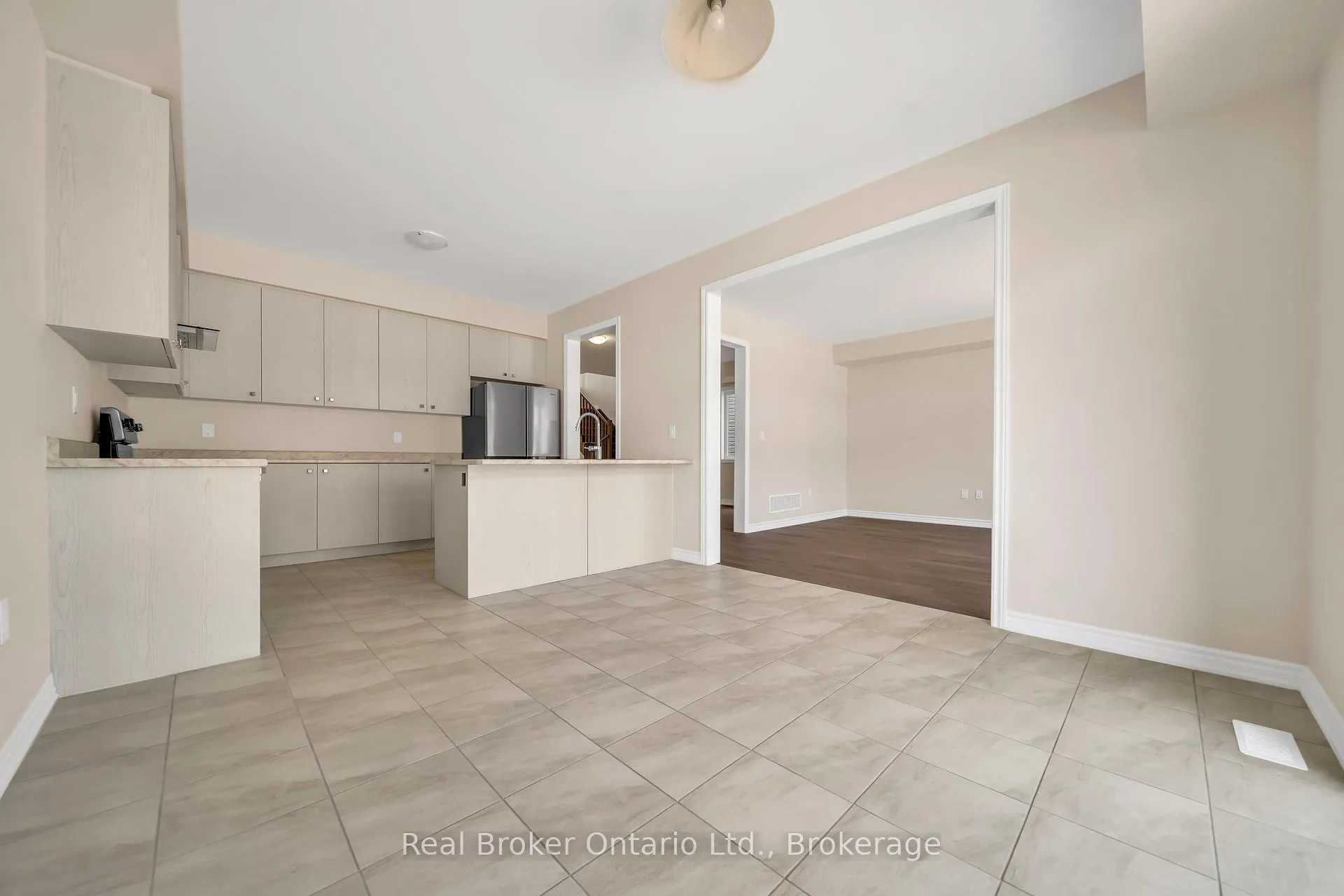 Photo 18 of 216 Vanilla Trail, Thorold, Rolling Meadows — HOMEH