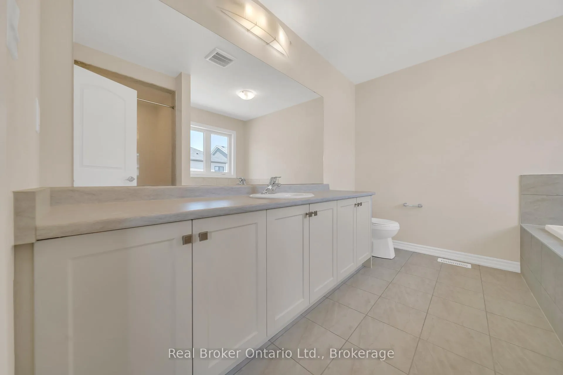 Photo 28 of 216 Vanilla Trail, Thorold, Rolling Meadows — HOMEH