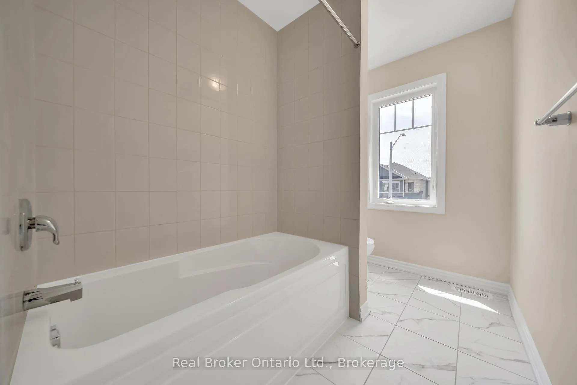 Photo 36 of 216 Vanilla Trail, Thorold, Rolling Meadows — HOMEH