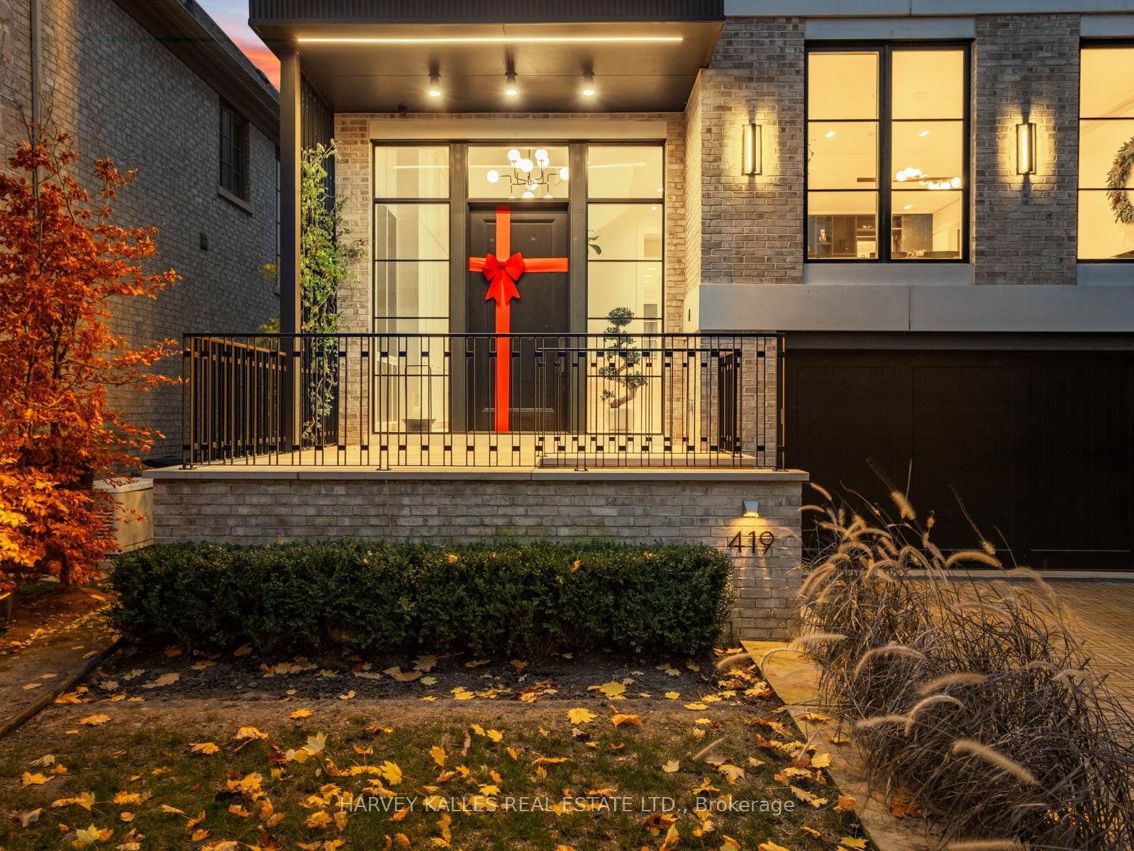 Front of 419 Glengrove Avenue