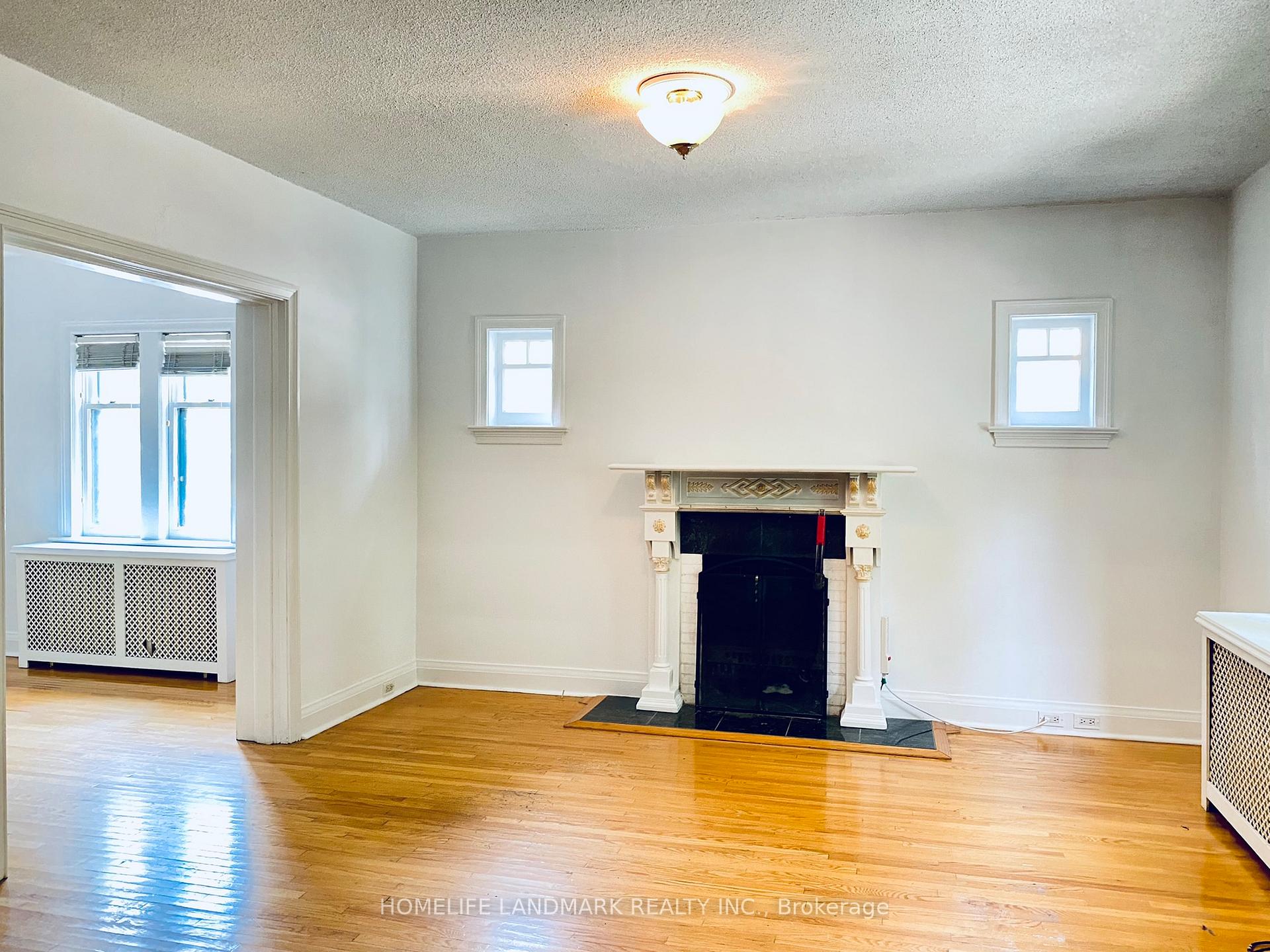 Photo 8 of Unit Upper, 256 Oriole Parkway, Toronto, Yonge-Eglinton — HOMEH