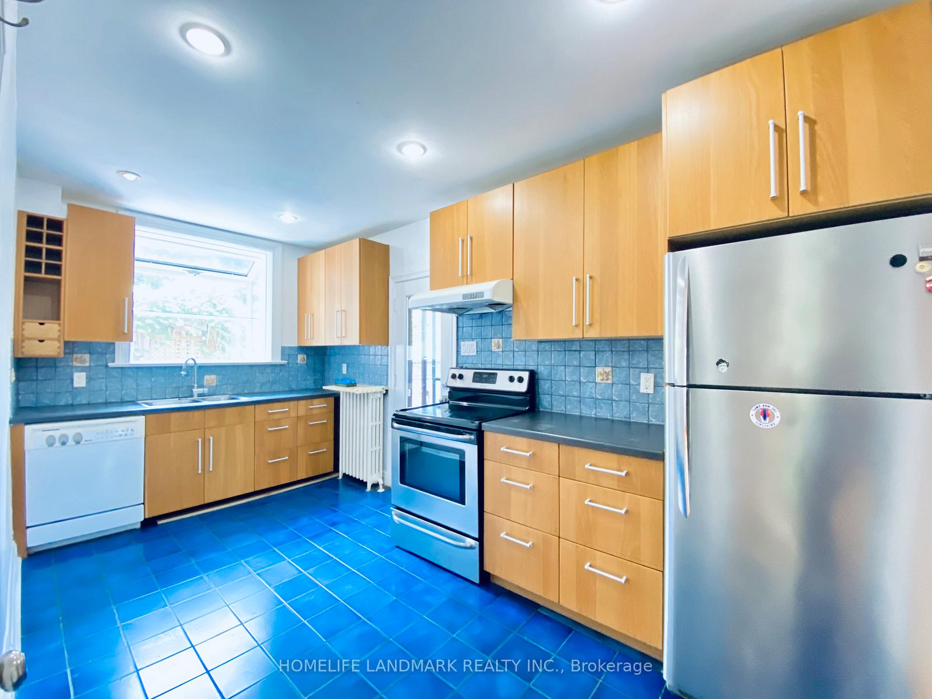 Photo 11 of Unit Upper, 256 Oriole Parkway, Toronto, Yonge-Eglinton — HOMEH