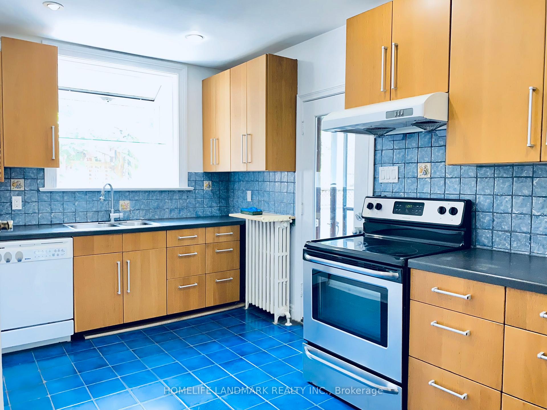 Photo 12 of Unit Upper, 256 Oriole Parkway, Toronto, Yonge-Eglinton — HOMEH