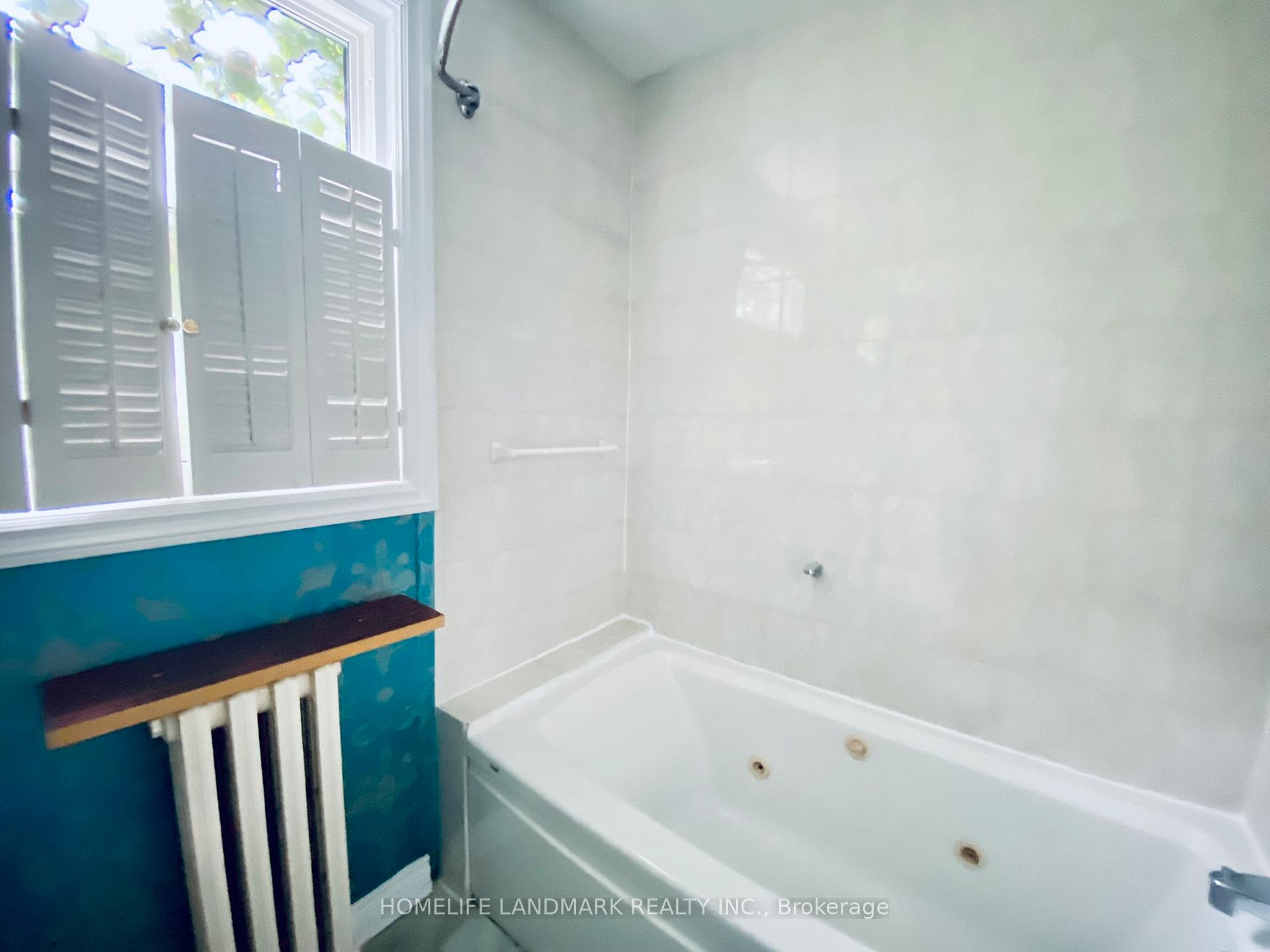 Photo 16 of Unit Upper, 256 Oriole Parkway, Toronto, Yonge-Eglinton — HOMEH