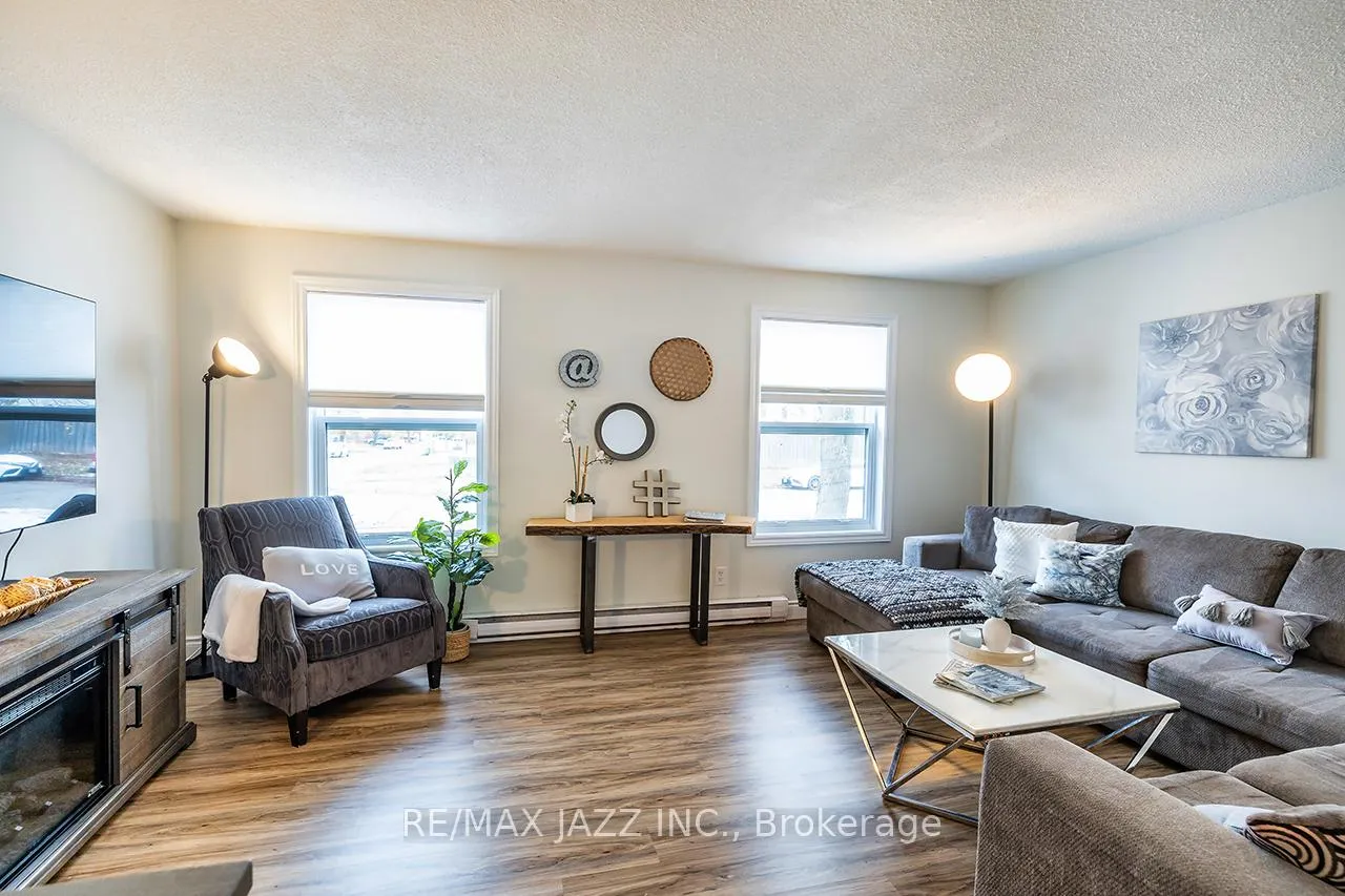 Photo 4 of 620 Dorchester Drive, Oshawa, Vanier — HOMEH