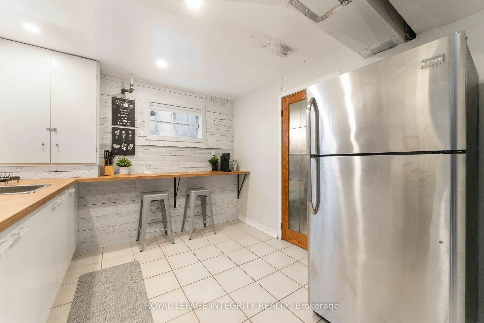 Photo 10 of 707 Morin Street, Ottawa, Overbrook/Castle Heights — HOMEH
